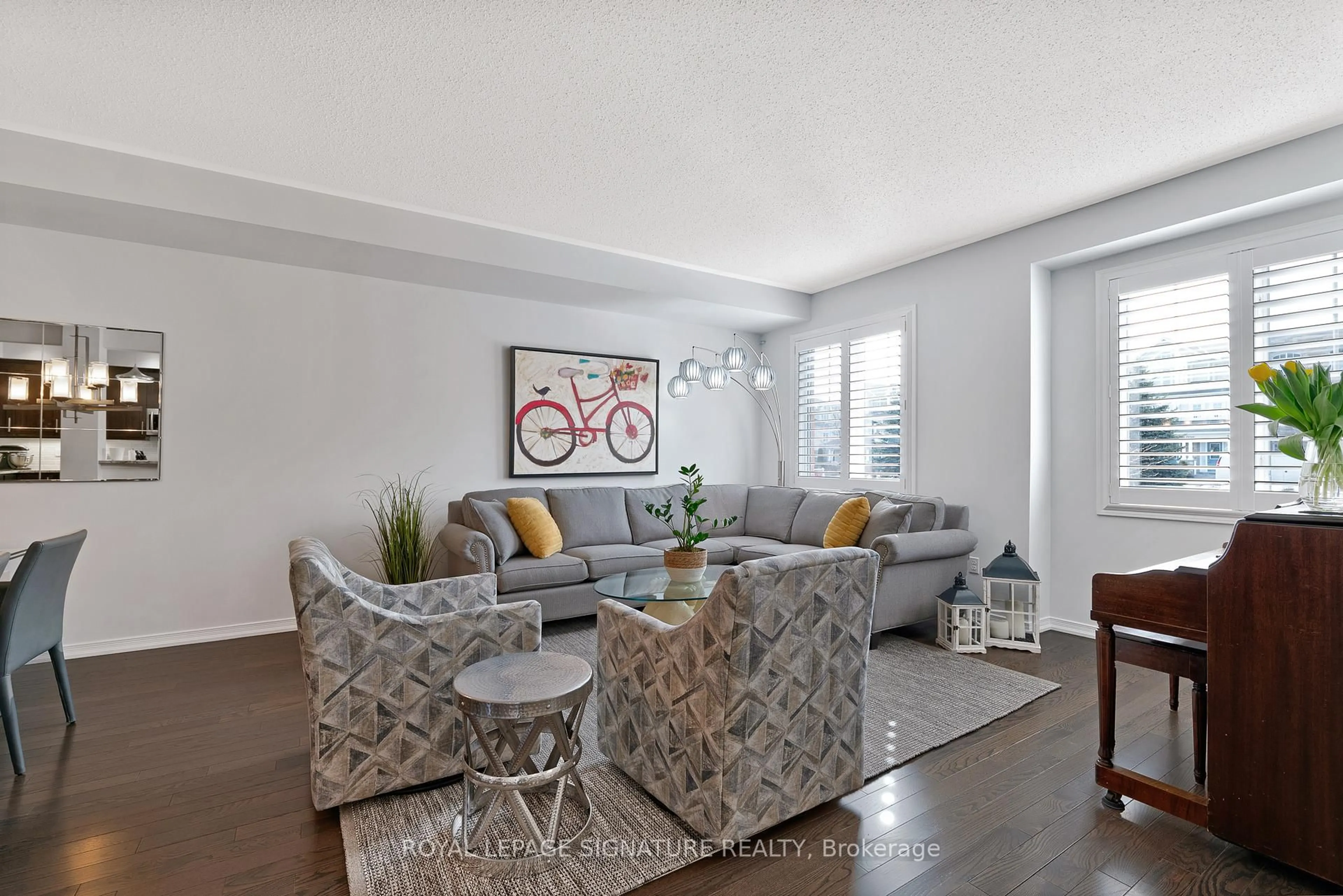 Living room with furniture, unknown for 322 Lakebreeze Dr, Clarington Ontario L1B 0A1