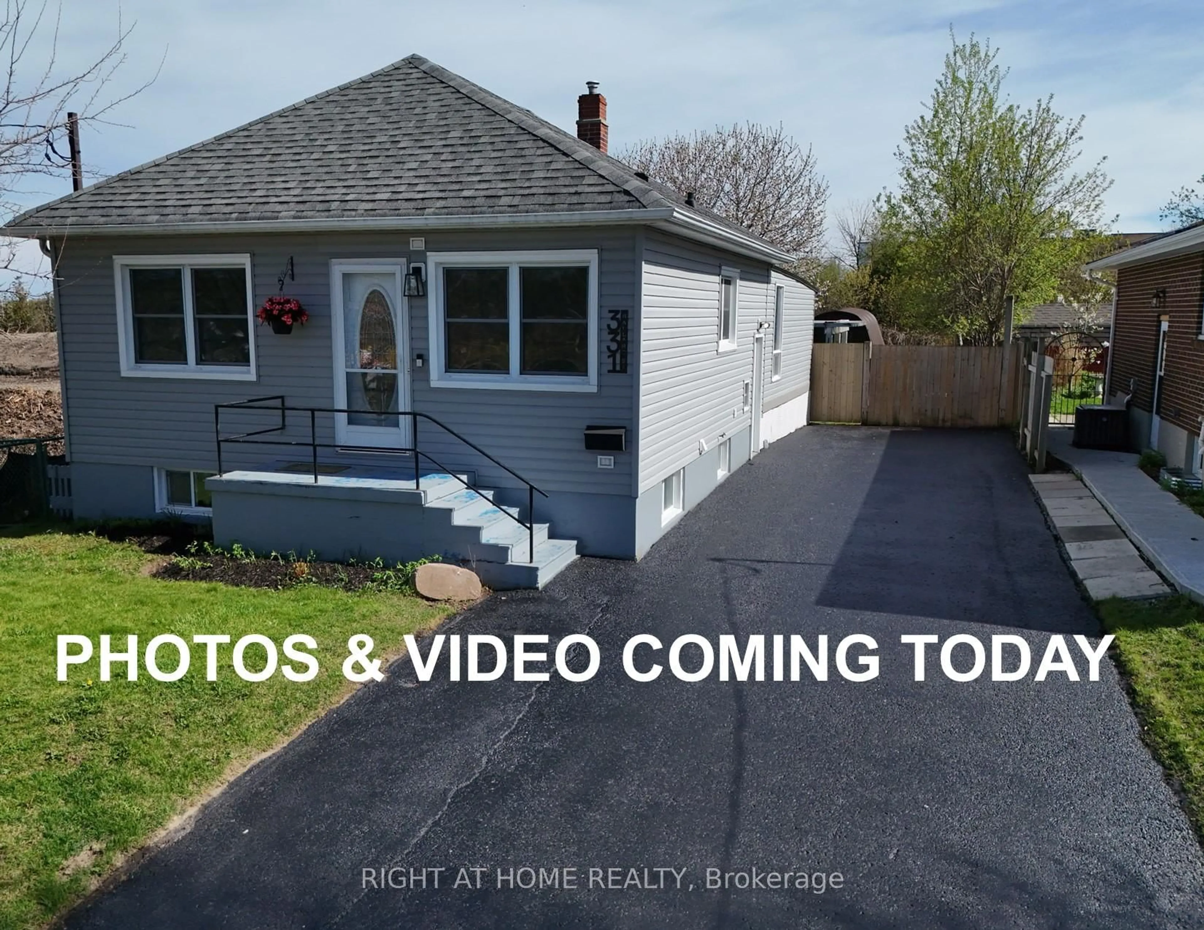 A pic from outside/outdoor area/front of a property/back of a property/a pic from drone, street for 331 Ballard St, Oshawa Ontario L1H 3N9