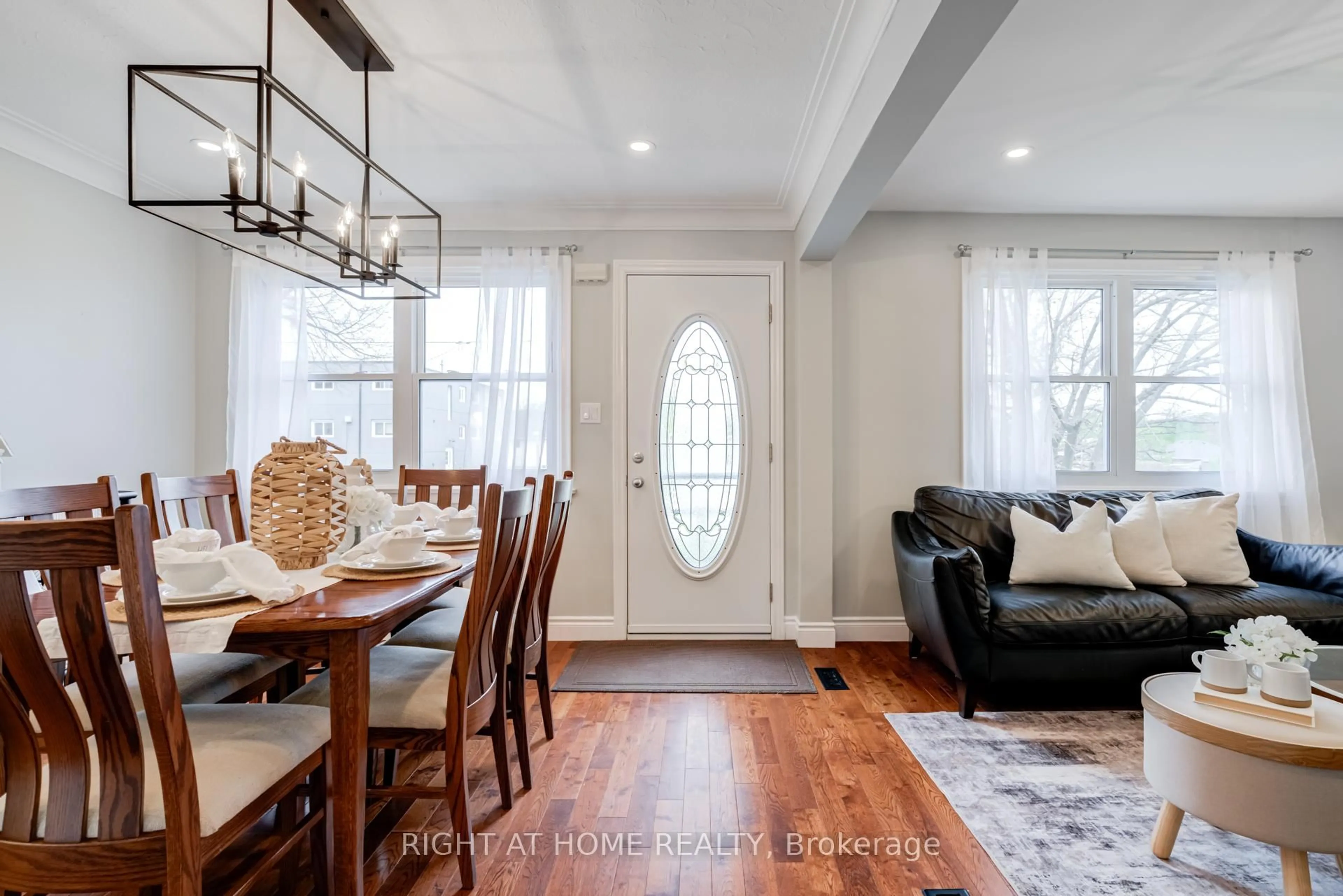 Dining room, wood/laminate floor for 331 Ballard St, Oshawa Ontario L1H 3N9