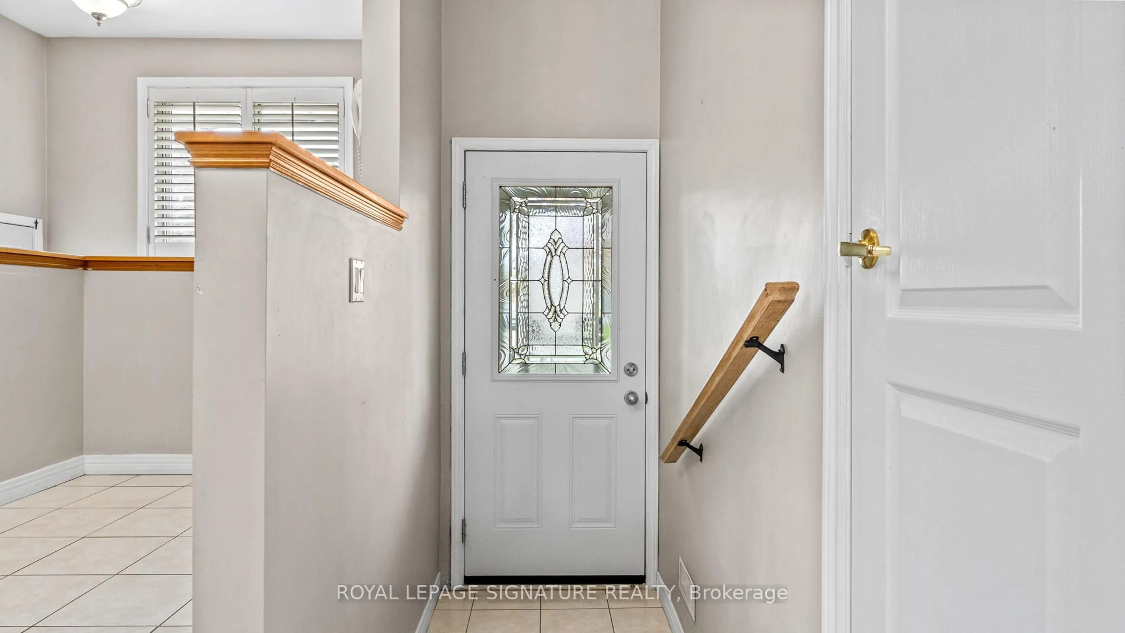 Indoor entryway for 30 Oakridge Dr, Toronto Ontario M1M 2A4