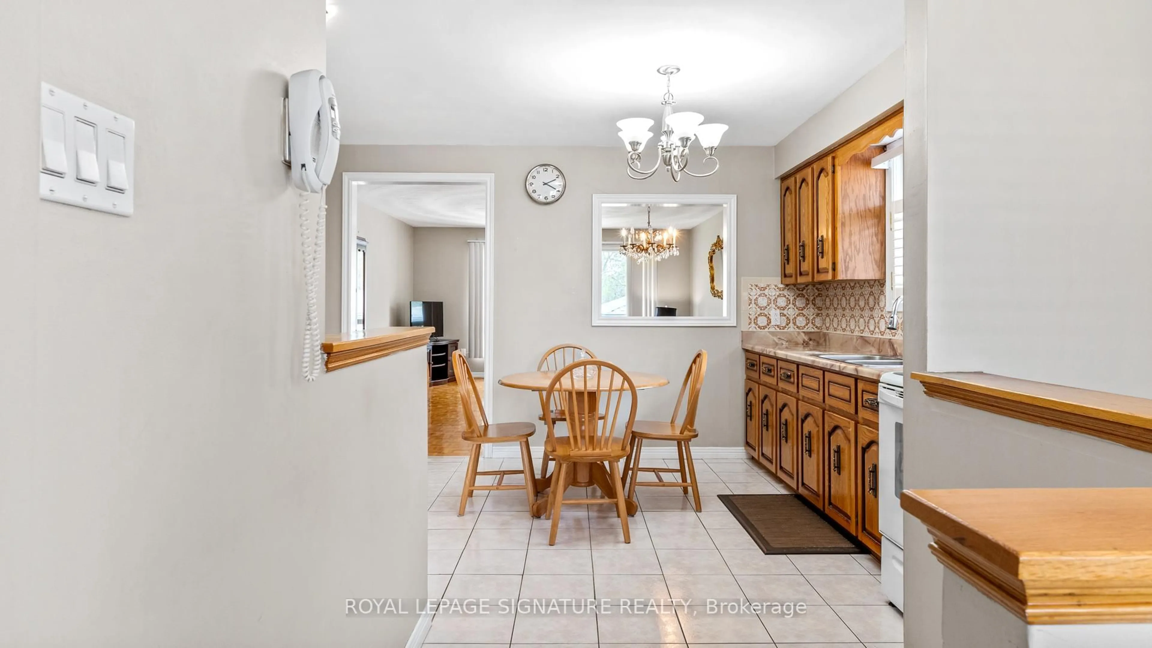 Dining room, ceramic/tile floor for 30 Oakridge Dr, Toronto Ontario M1M 2A4