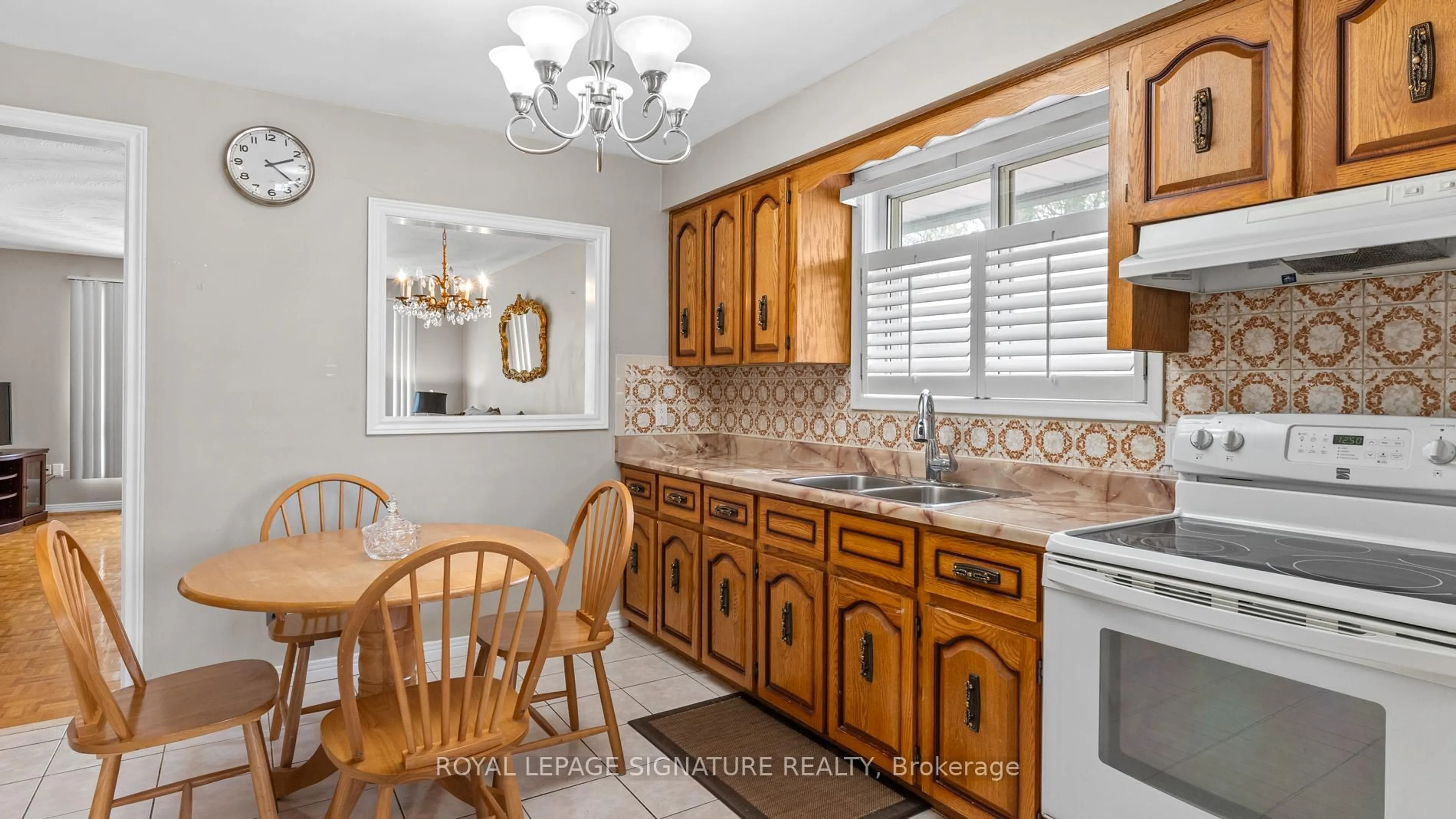 Standard kitchen, unknown for 30 Oakridge Dr, Toronto Ontario M1M 2A4