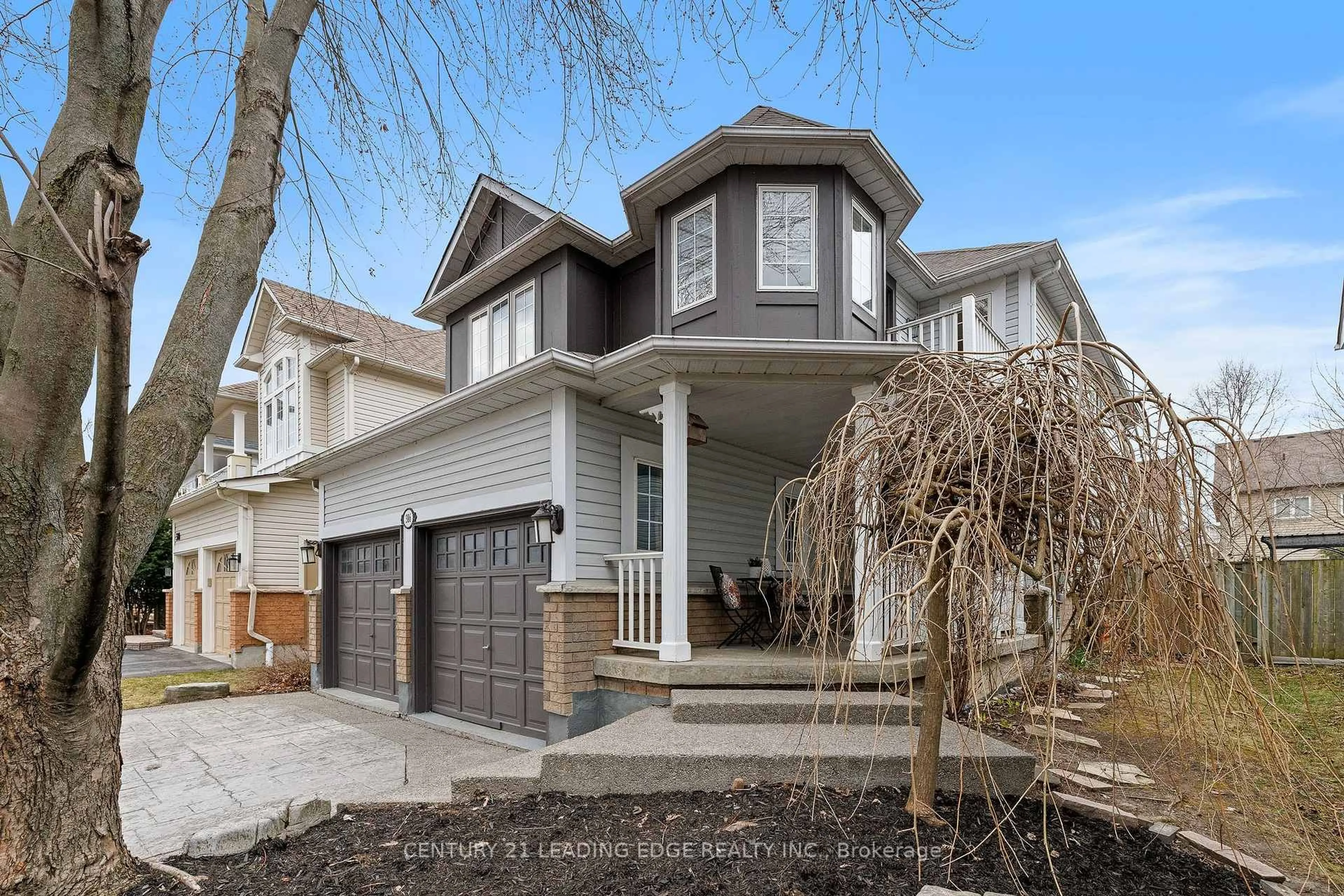 Home with vinyl exterior material, street for 386 Whitby Shores Greenway N/A, Whitby Ontario L1N 9R5
