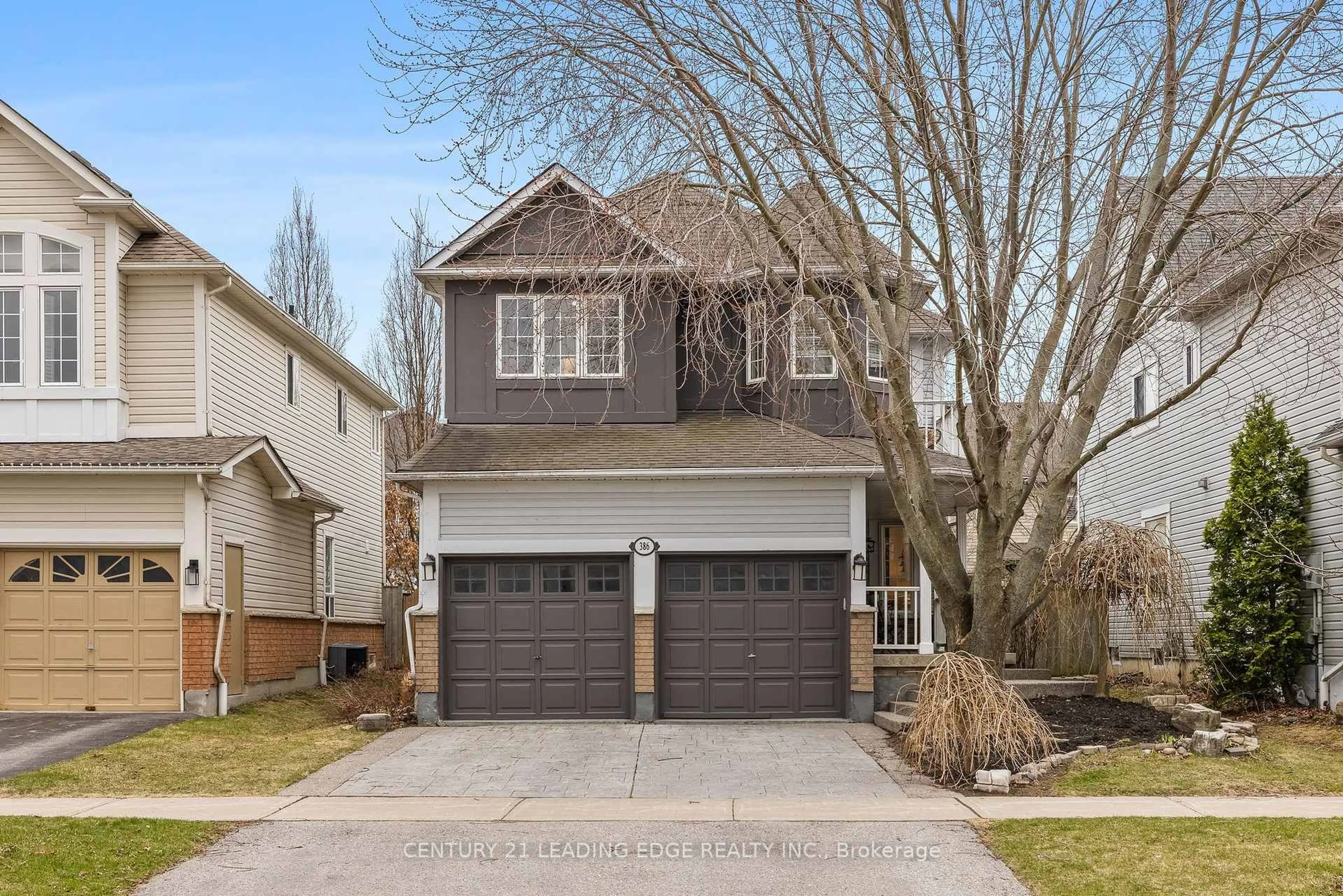 Home with vinyl exterior material, street for 386 Whitby Shores Greenway N/A, Whitby Ontario L1N 9R5