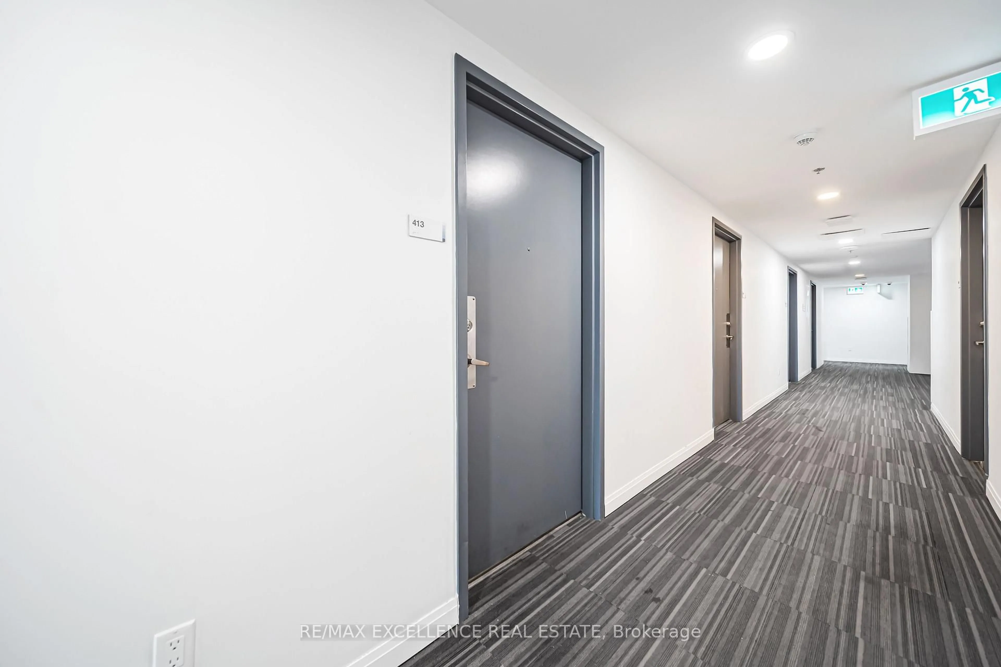Indoor foyer for 1900 Simcoe St #413, Oshawa Ontario L1G 0C1