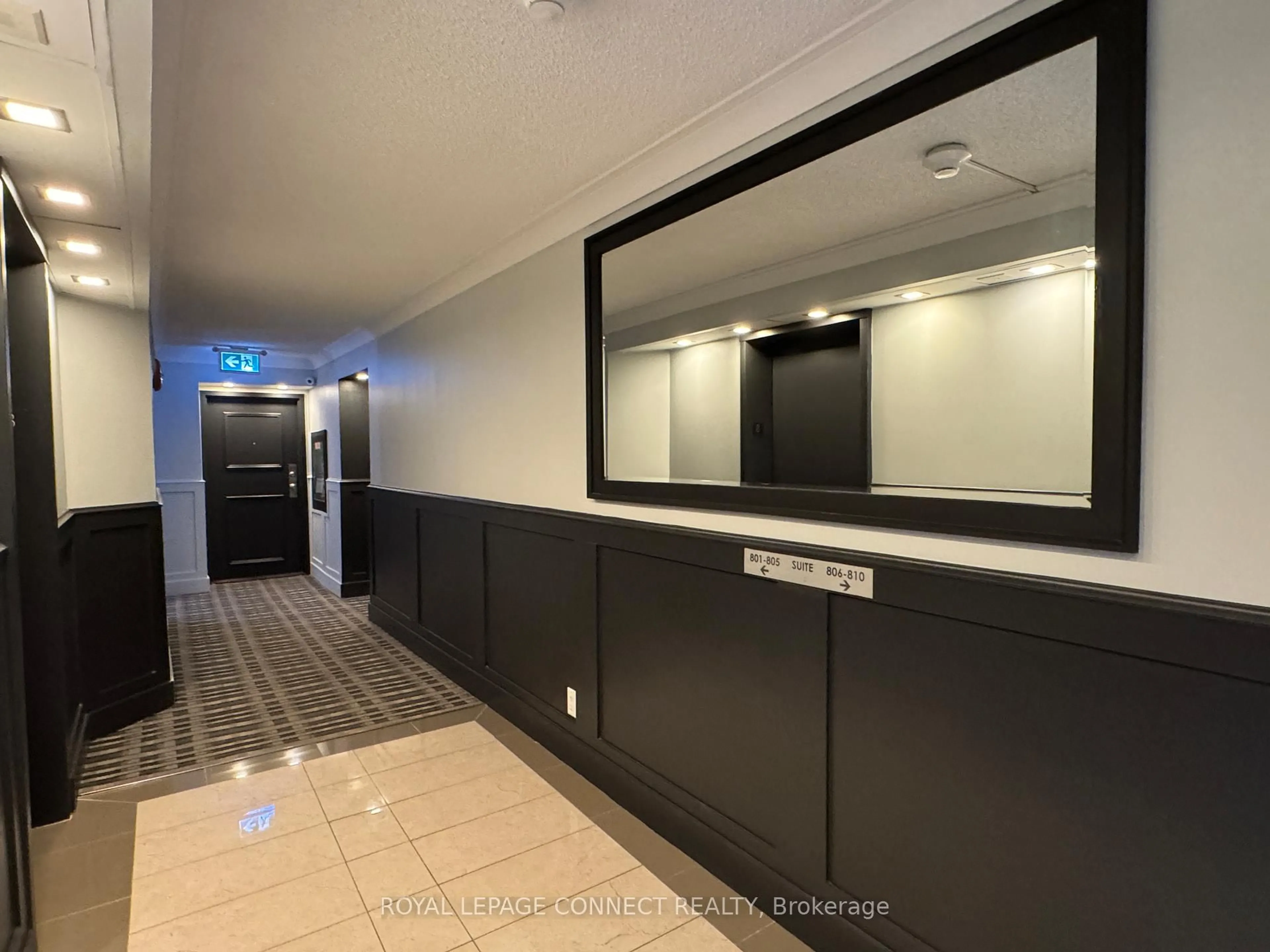 Indoor foyer for 8 Silverbell Grve #802, Toronto Ontario M1B 4Z3