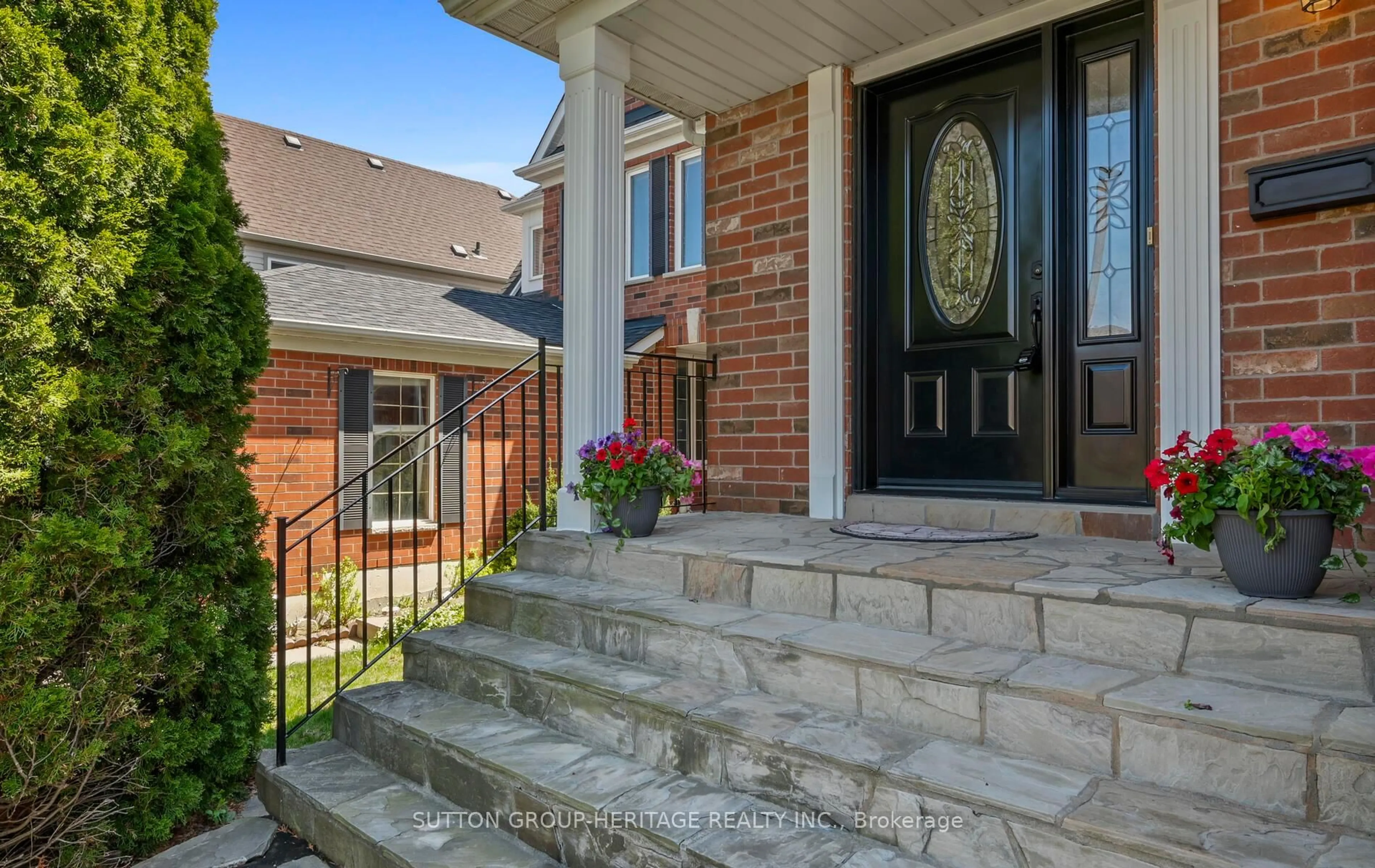 Home with brick exterior material, street for 33 Southwell Ave, Whitby Ontario L1P 1N4