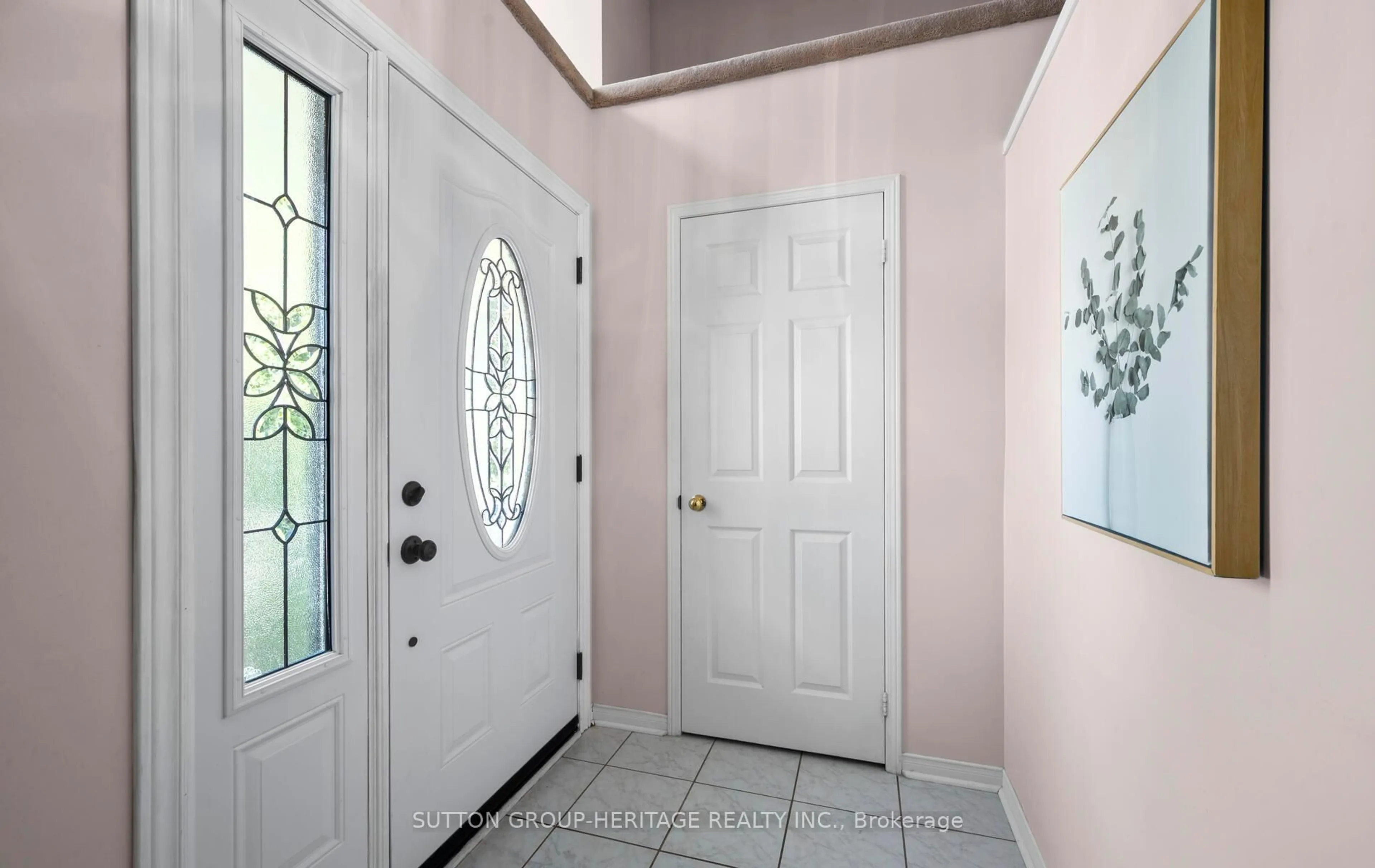Indoor entryway for 33 Southwell Ave, Whitby Ontario L1P 1N4