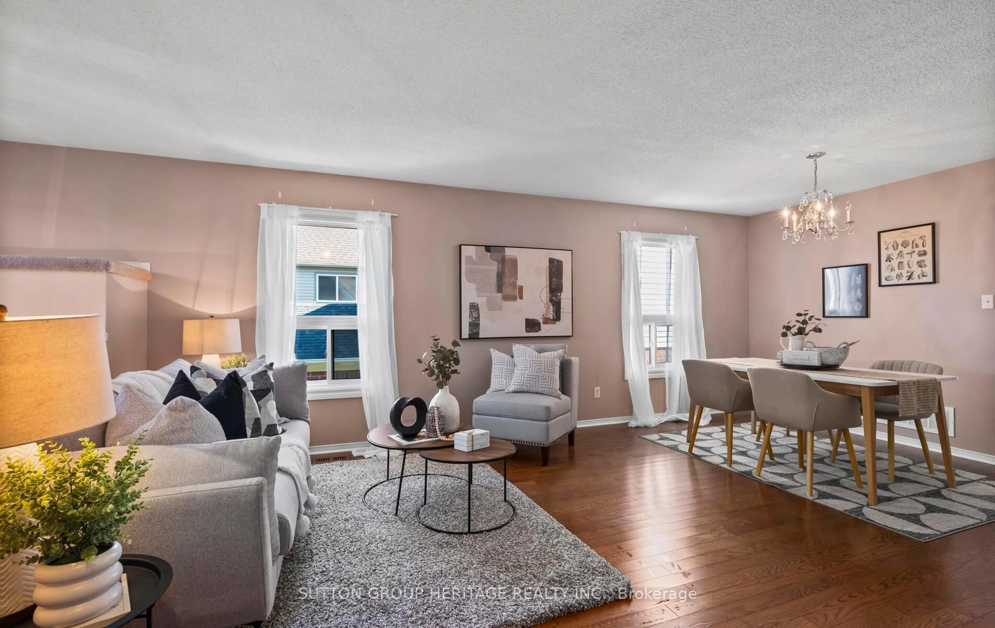 Living room with furniture, unknown for 33 Southwell Ave, Whitby Ontario L1P 1N4