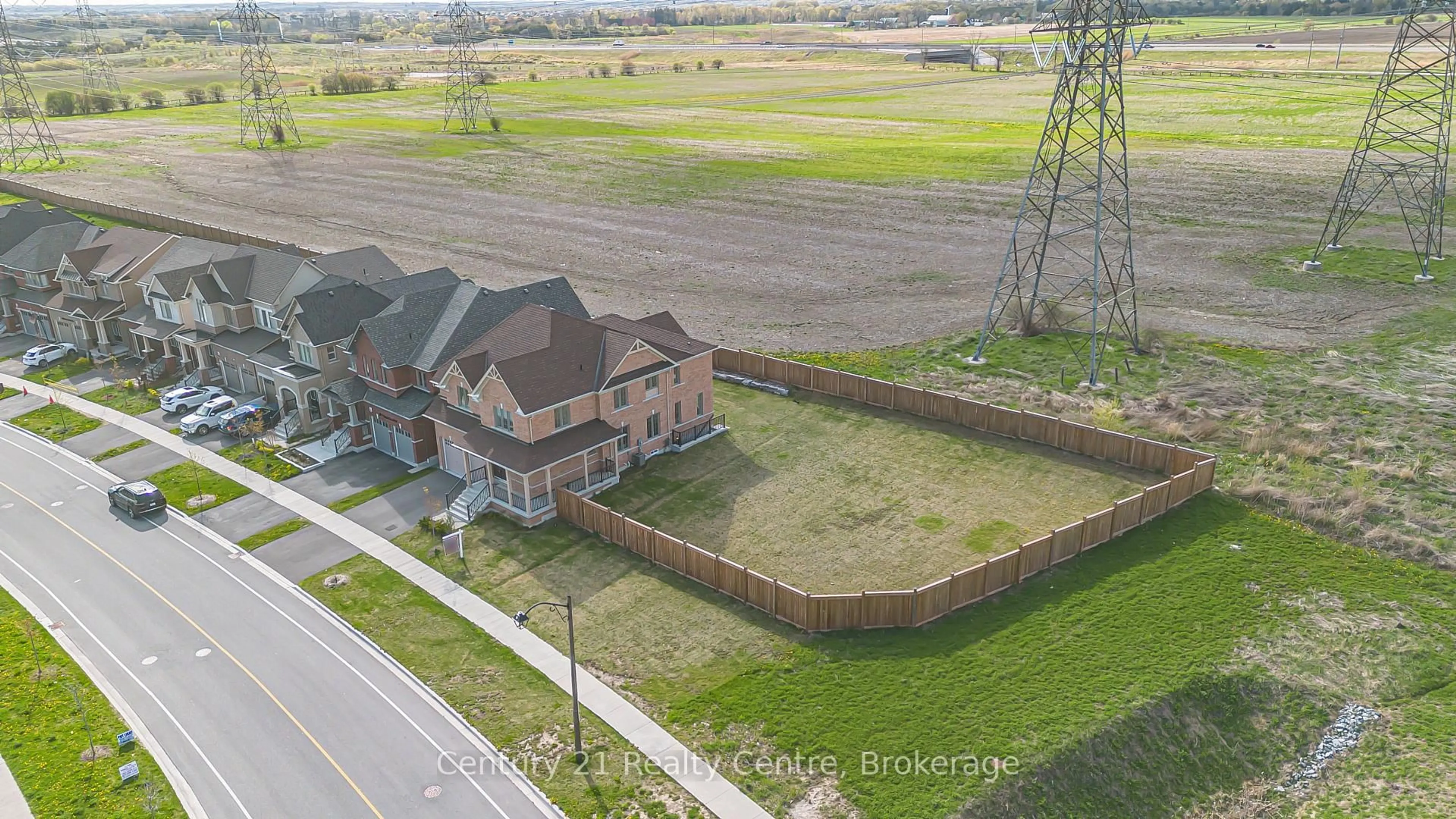 A pic from outside/outdoor area/front of a property/back of a property/a pic from drone, building for 280 Windfields Farm Dr, Oshawa Ontario L1L 0M3
