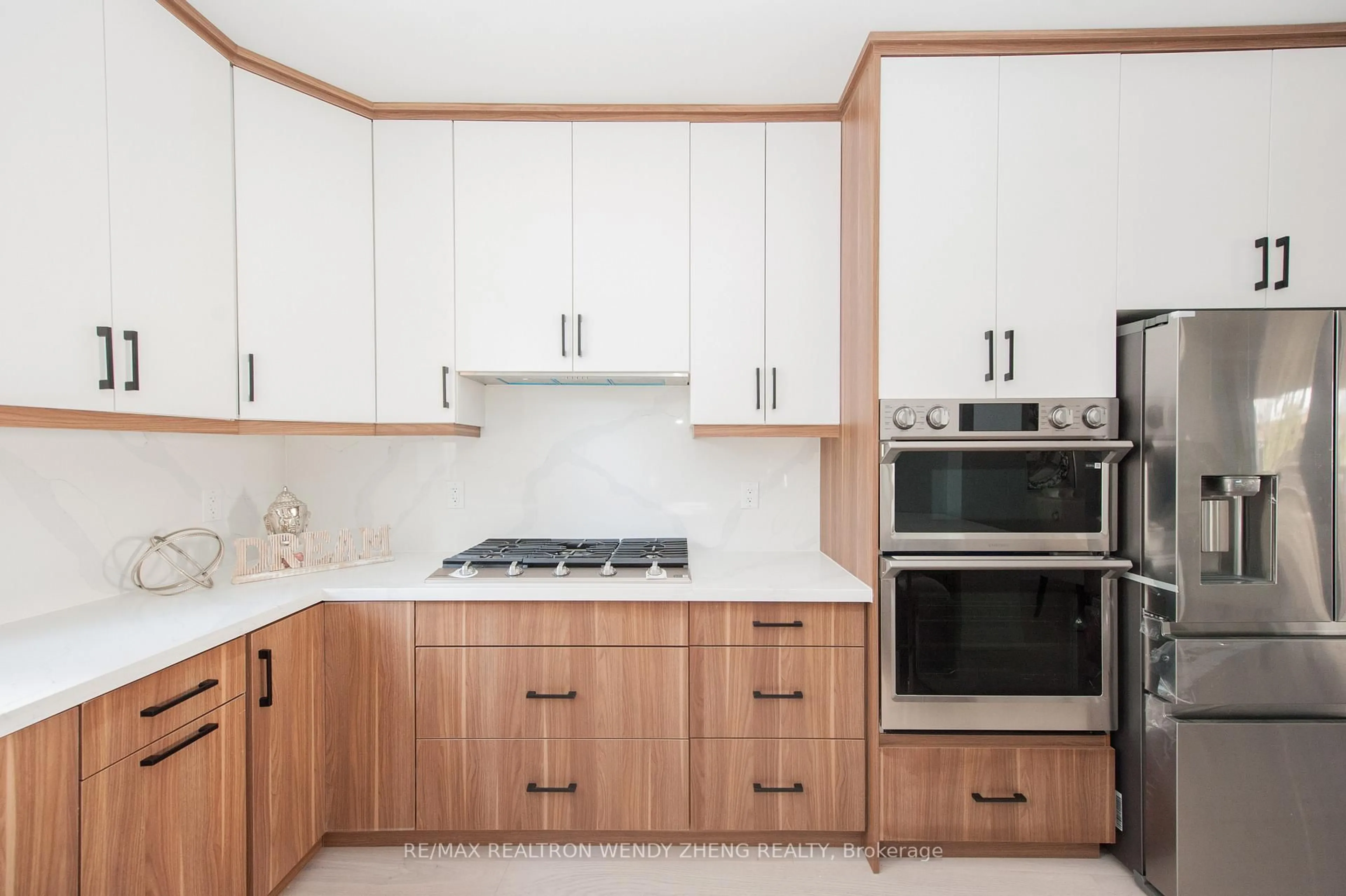Standard kitchen, wood/laminate floor for 18 Connaught Ave, Toronto Ontario M4L 2V9