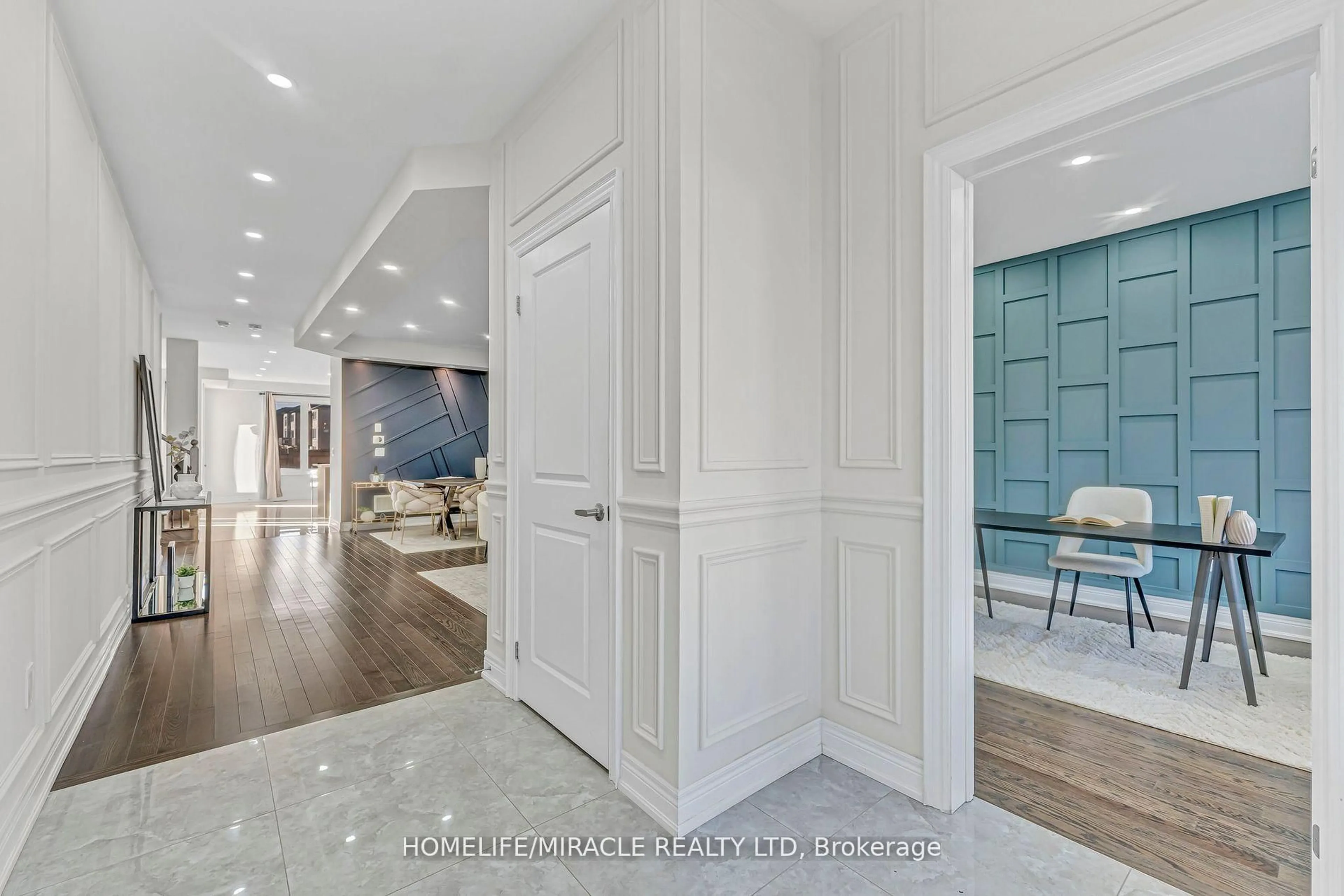 Indoor entryway for 1039 Kingpeak Cres, Pickering Ontario L1X 0H3