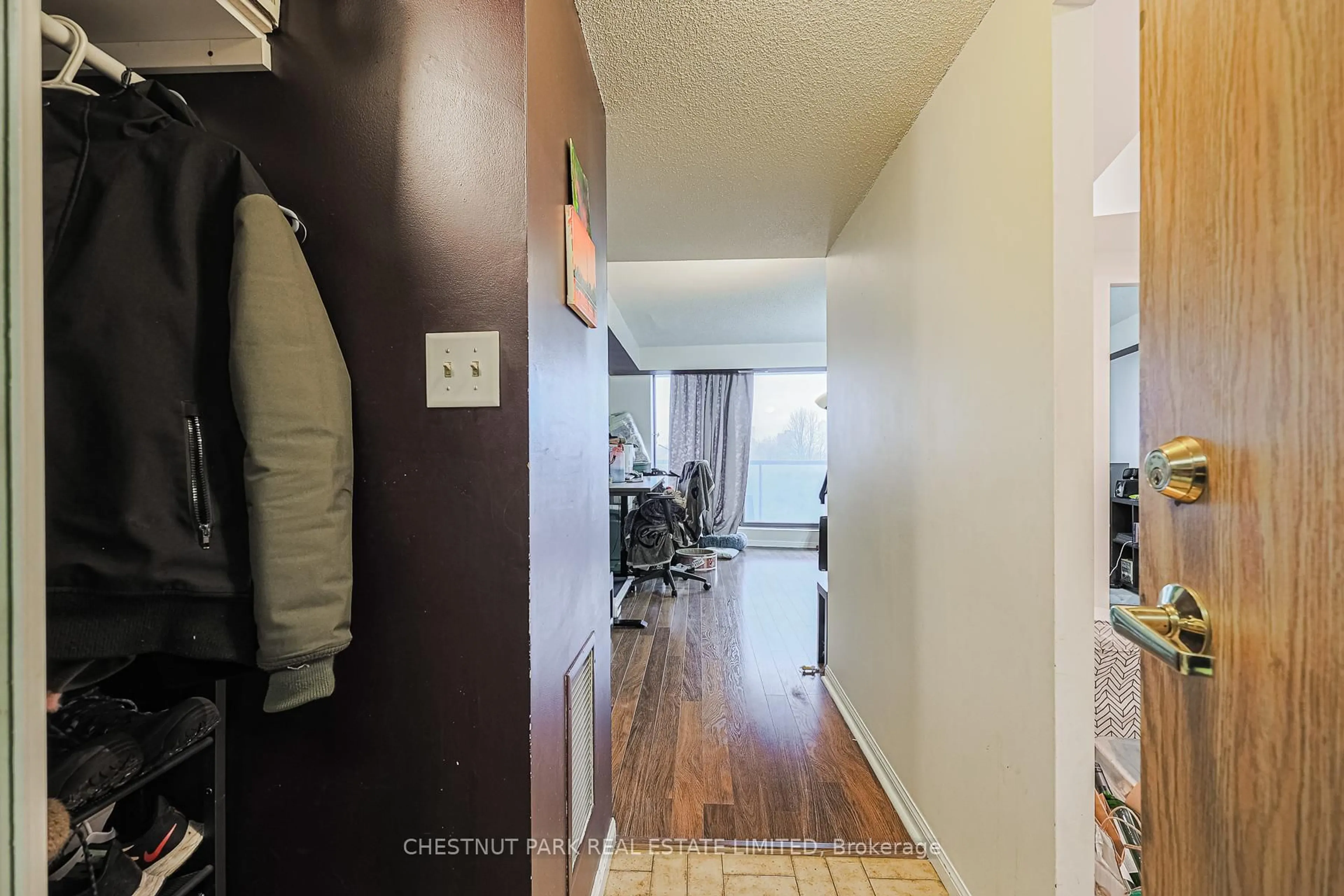 Indoor entryway for 757 Victoria Park Ave #801, Toronto Ontario M4C 5N8