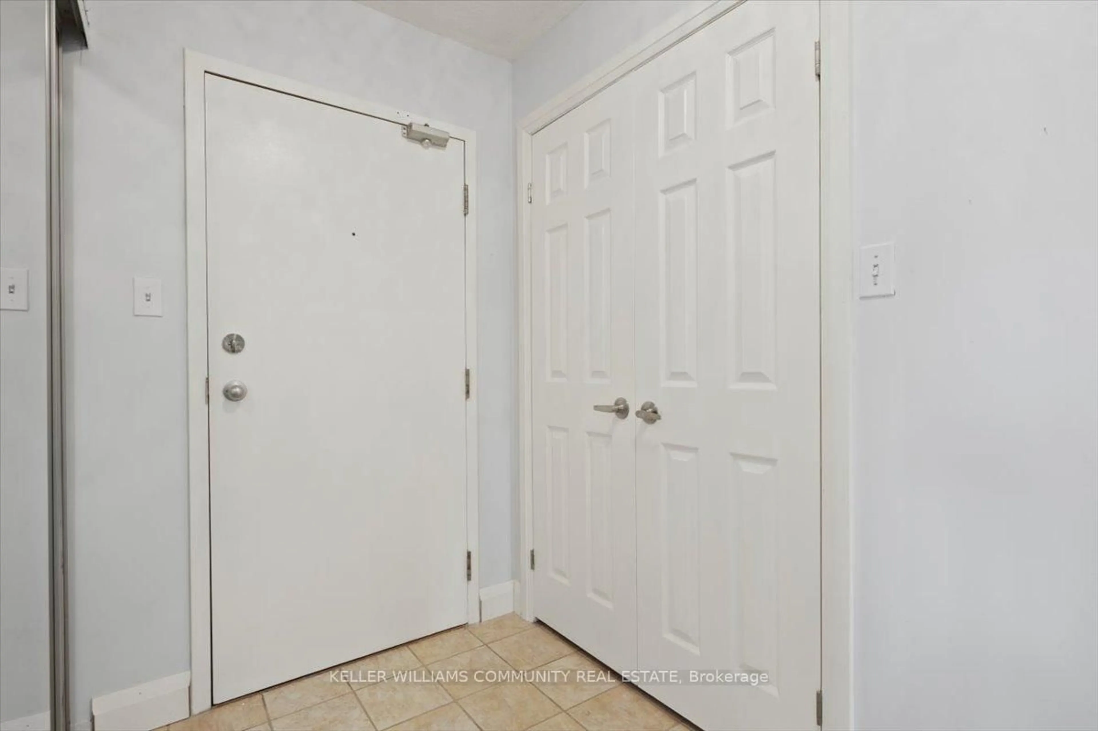 Indoor entryway for 91 Aspen Springs Dr #301, Clarington Ontario L1C 5J9