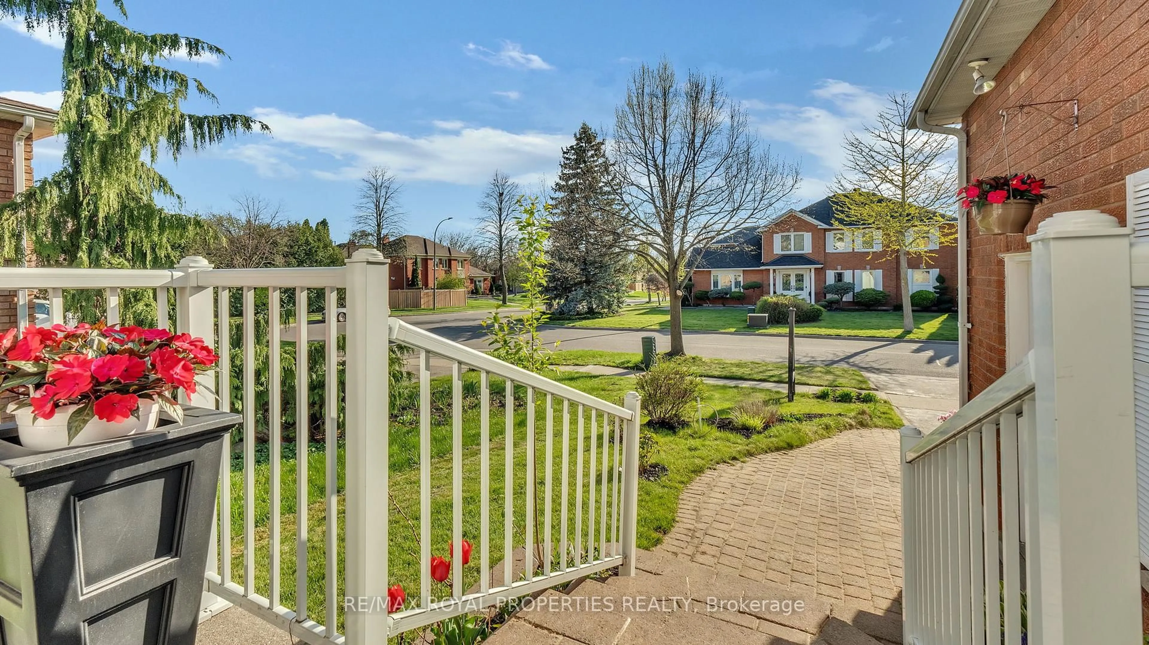 A pic from outside/outdoor area/front of a property/back of a property/a pic from drone, water/lake/river/ocean view for 74 Erickson Dr, Whitby Ontario L1N 8Z2