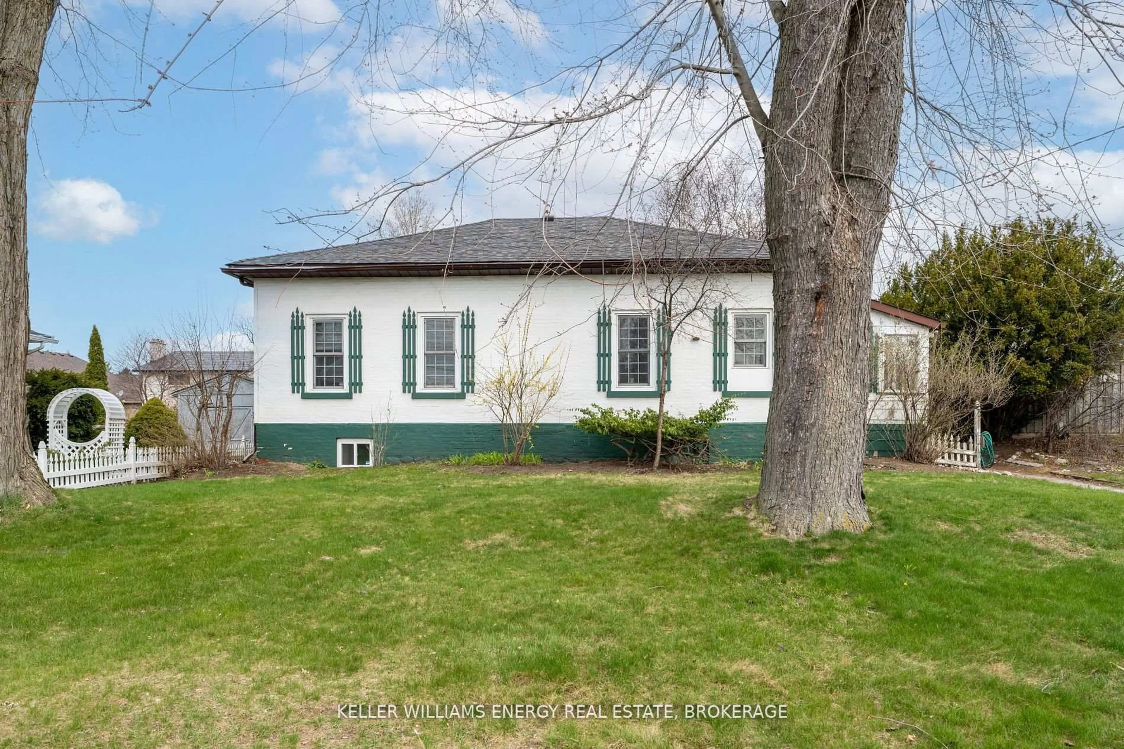 Unknown for 1000 King St, Oshawa Ontario L1H 1H2