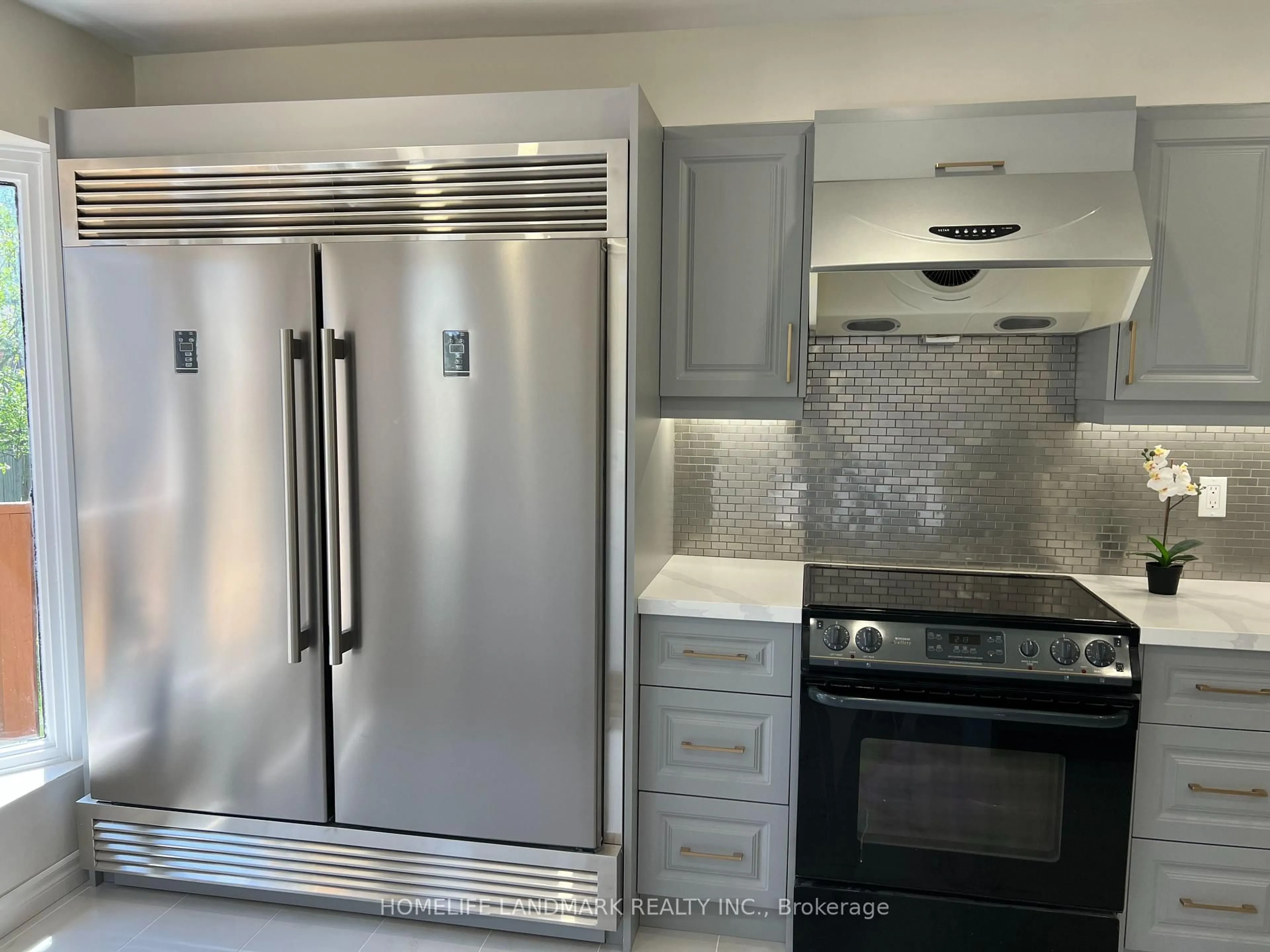 Standard kitchen, ceramic/tile floor for 49 Grenbeck Dr, Toronto Ontario M1V 2H5