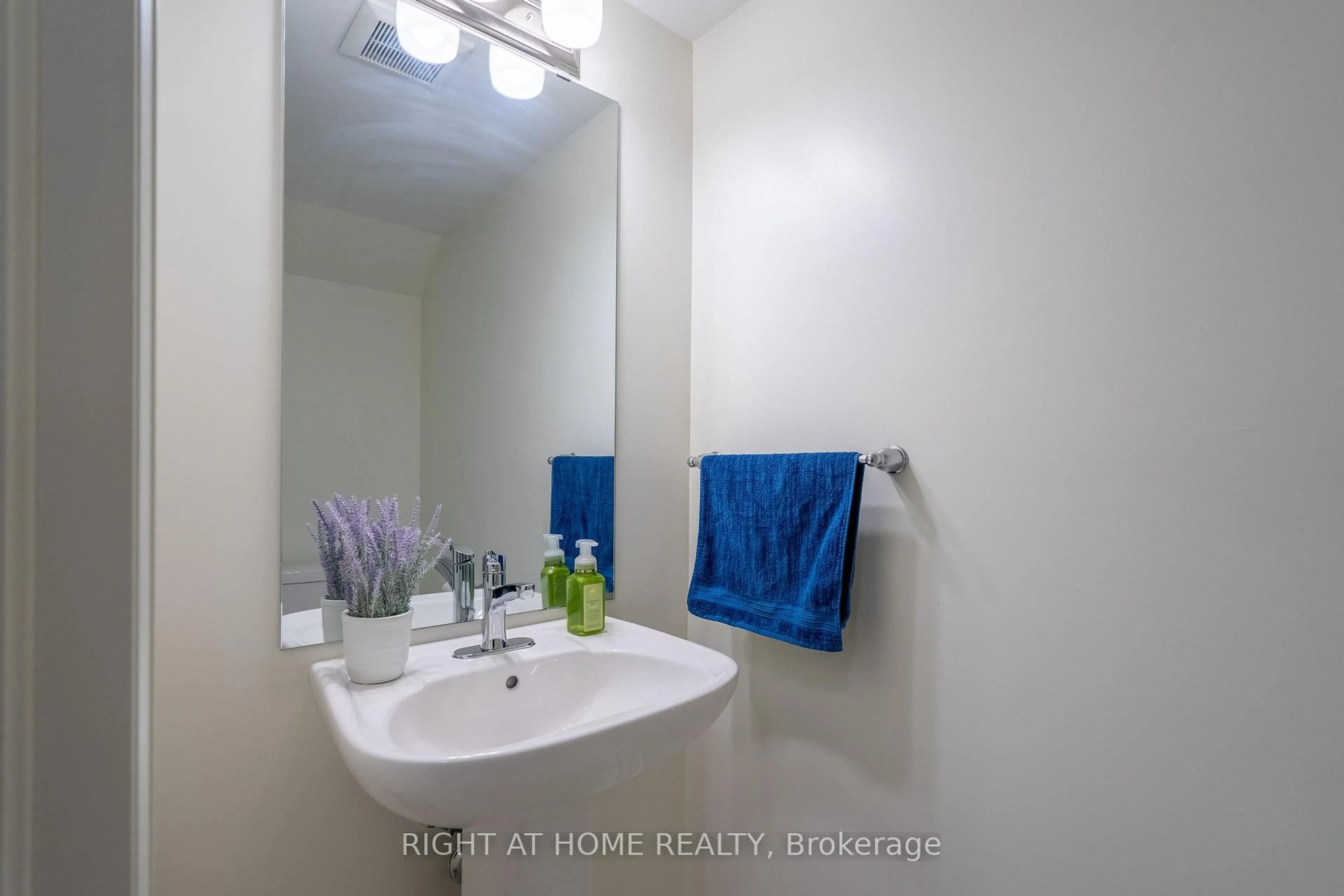 Standard bathroom, ceramic/tile floor for 12 Emmas Way, Whitby Ontario L1R 0S7