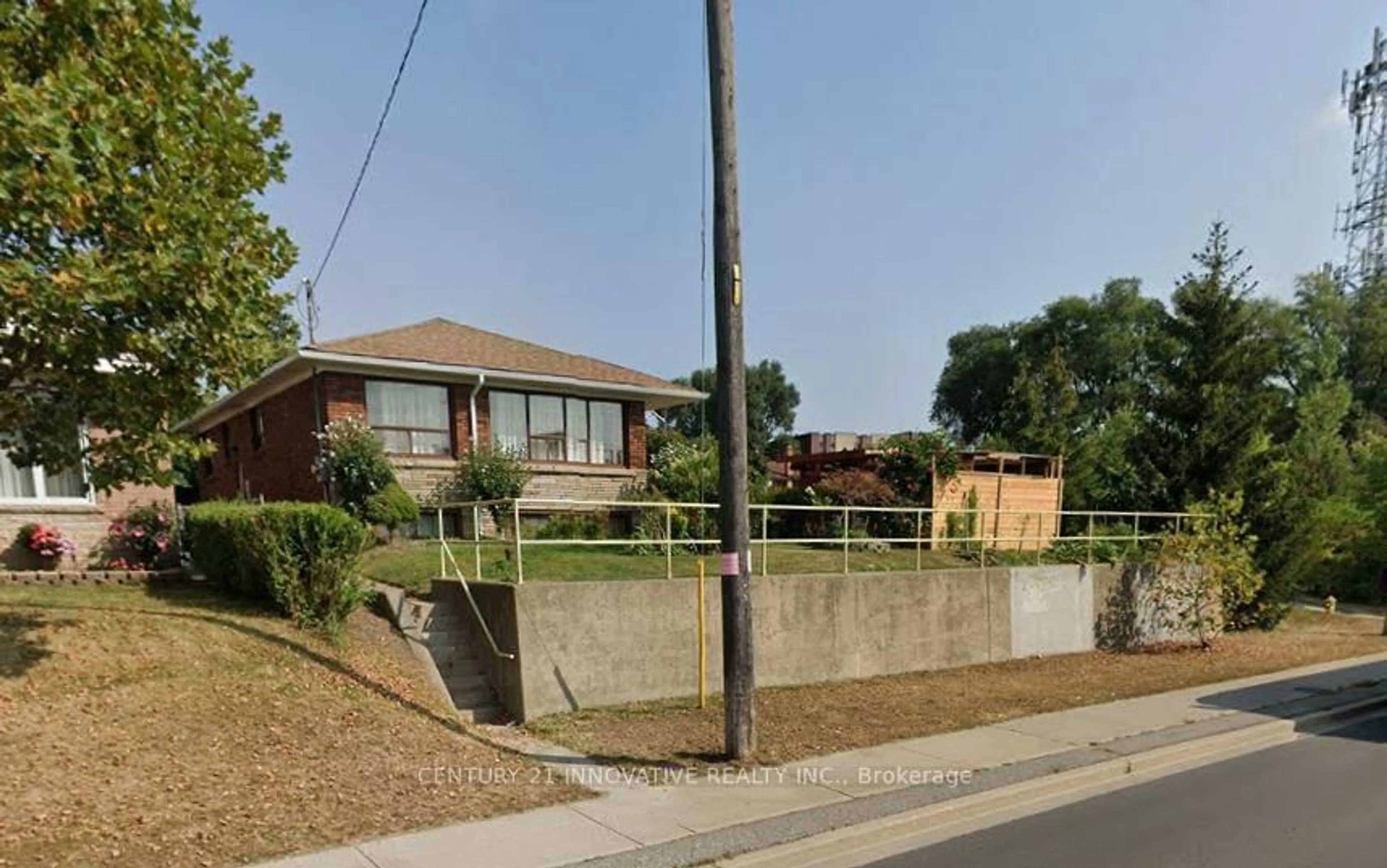 A pic from outside/outdoor area/front of a property/back of a property/a pic from drone, street for 218 Ellesmere Rd, Toronto Ontario M1R 4E3