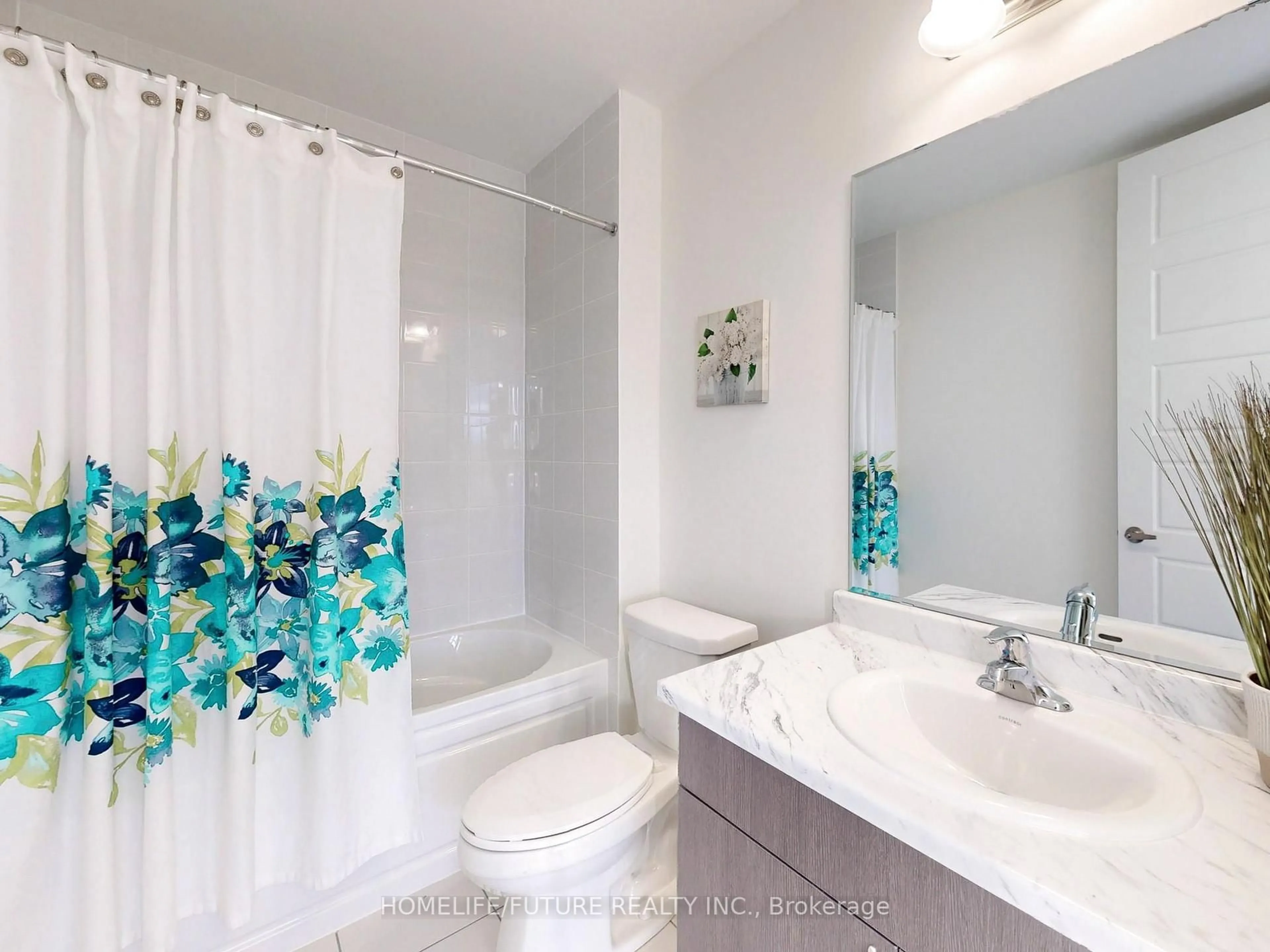 Standard bathroom, ceramic/tile floor for 3217 Brigadier Ave, Pickering Ontario L1X 0N4