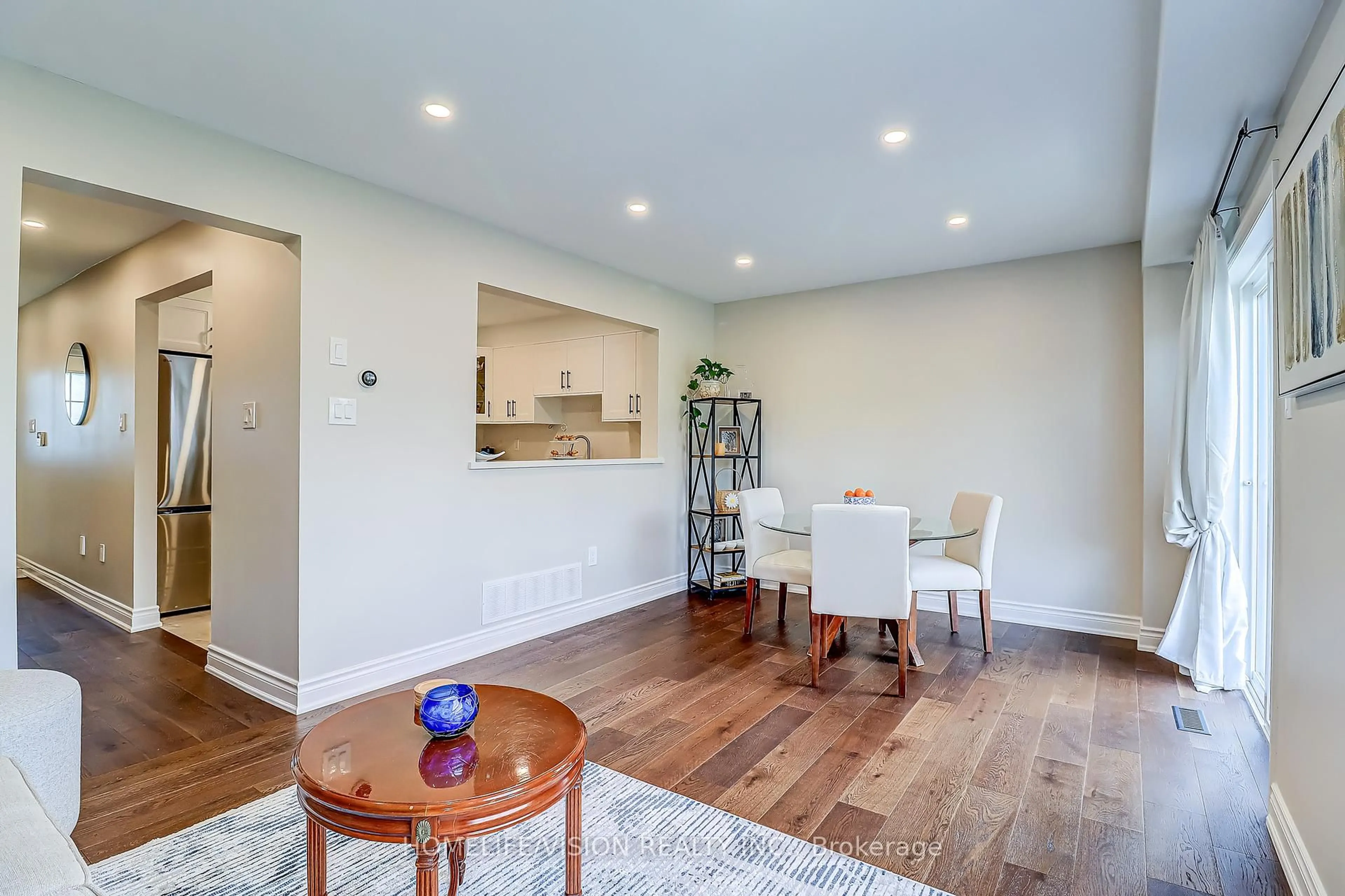 Living room with furniture, wood/laminate floor for 28 Longueuil Pl, Whitby Ontario L1R 3G9