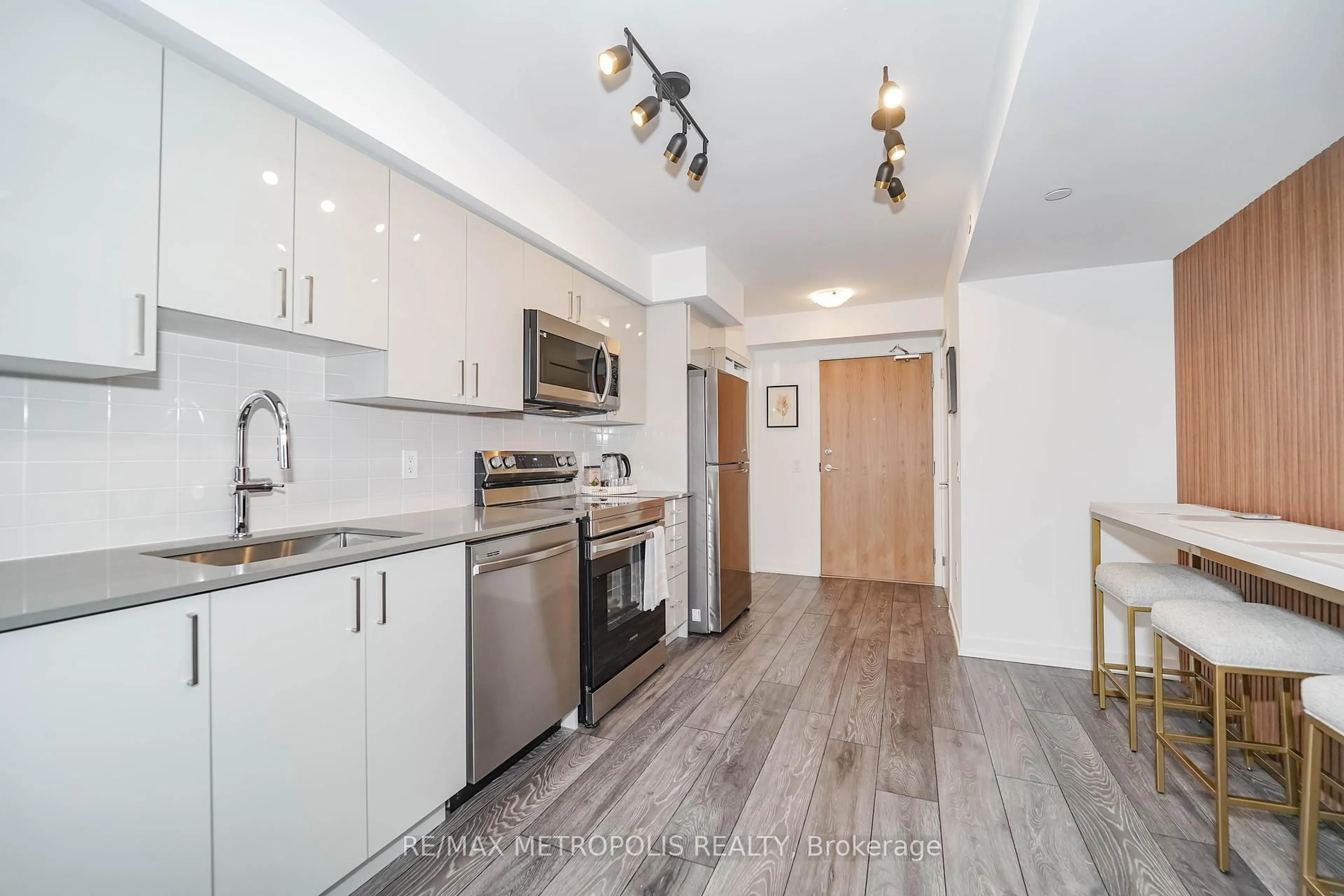 Standard kitchen, unknown for 1455 Celebration Dr #305, Pickering Ontario L1W 0C3