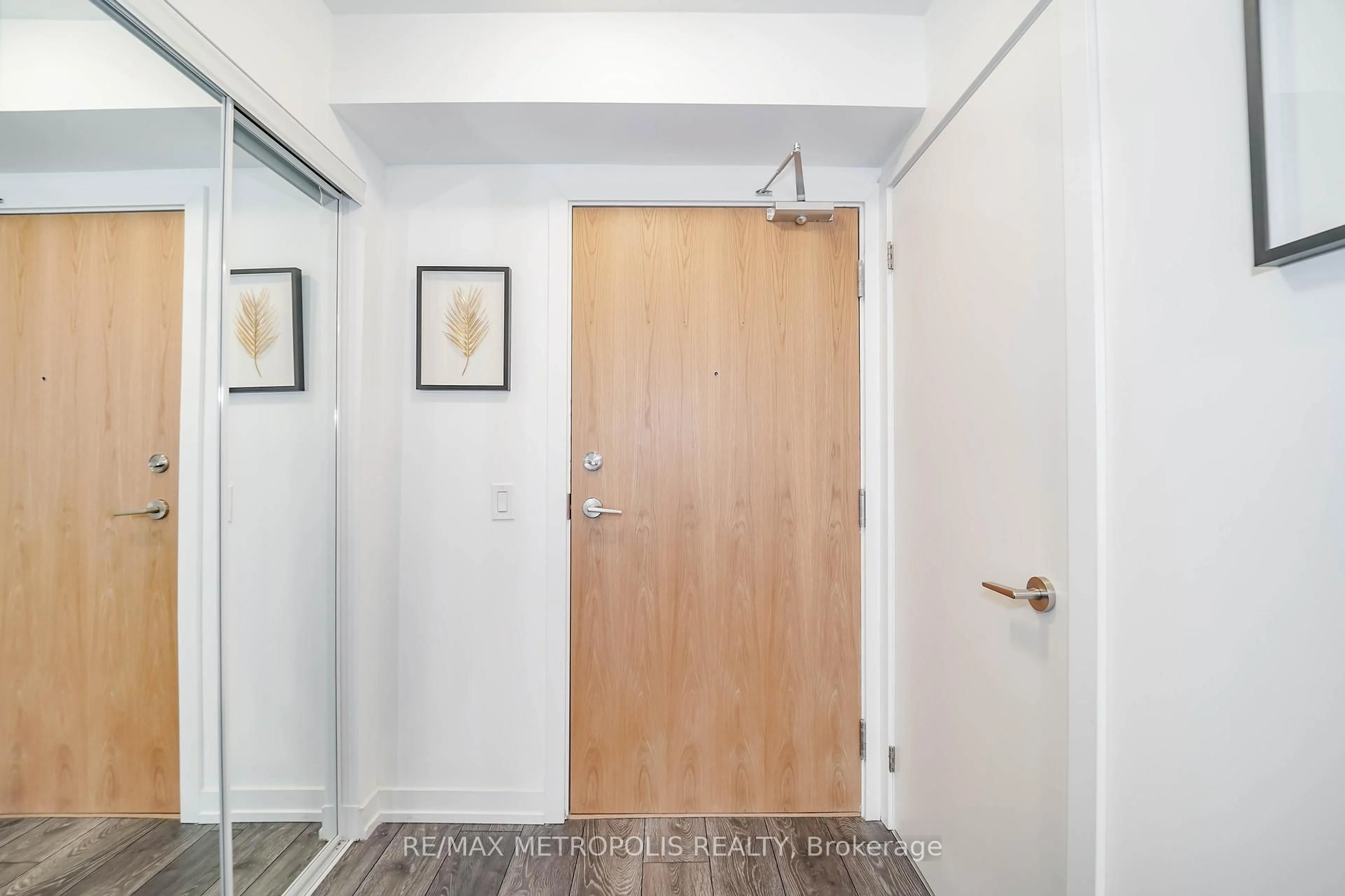 Indoor entryway for 1455 Celebration Dr #305, Pickering Ontario L1W 0C3