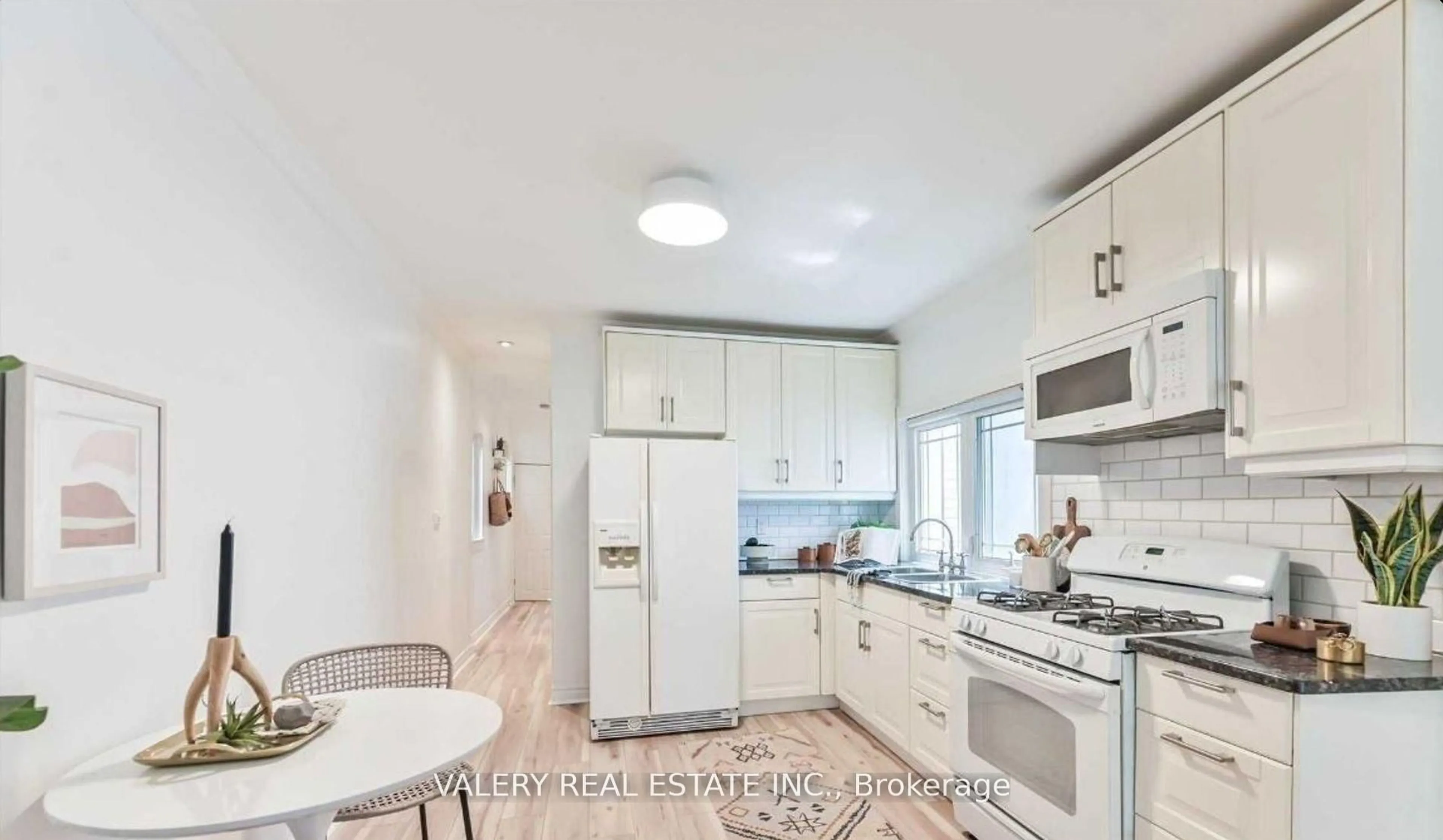 Unknown for 204 Oakcrest Ave, Toronto Ontario M4C 1C2