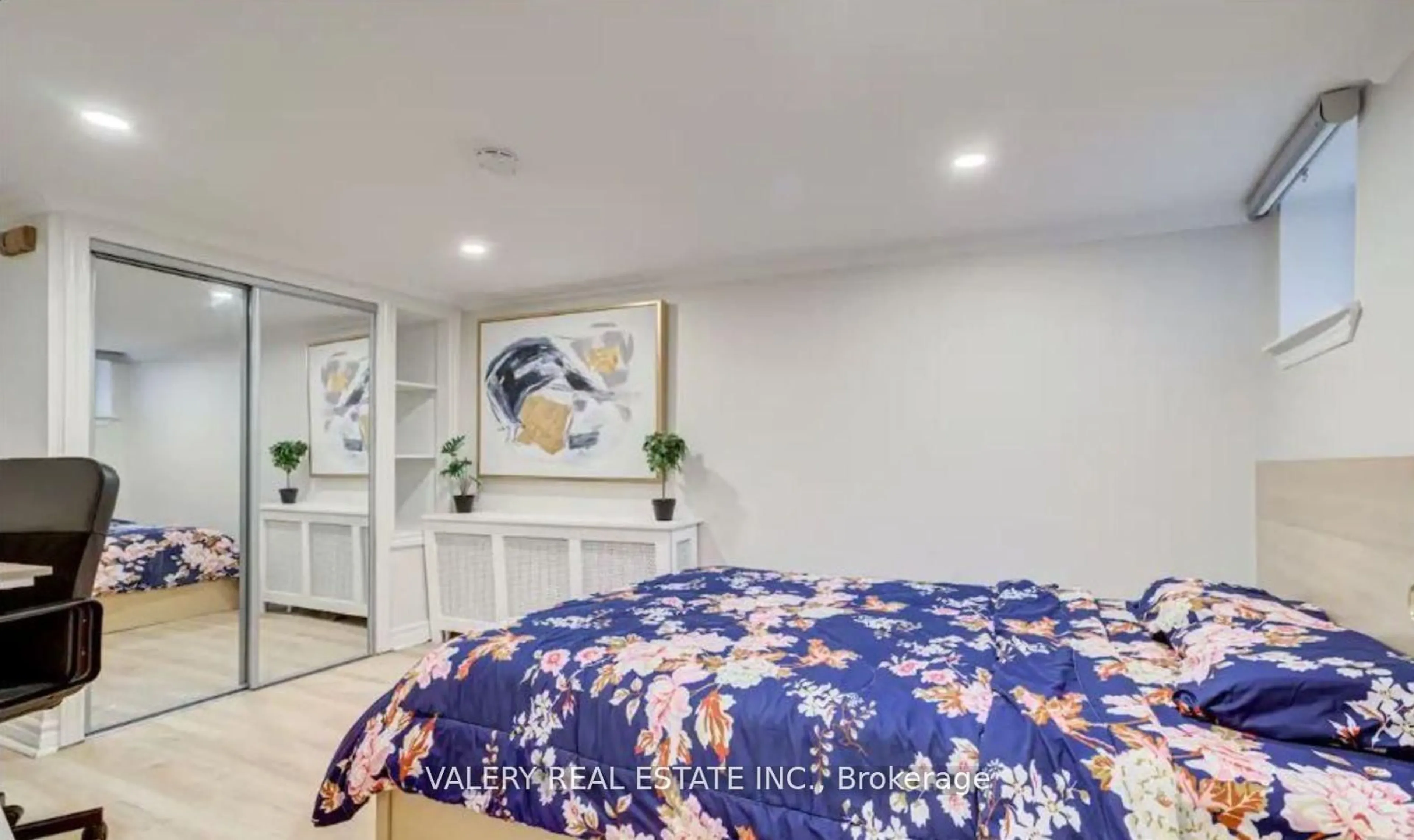Bedroom with bed, unknown for 204 Oakcrest Ave, Toronto Ontario M4C 1C2