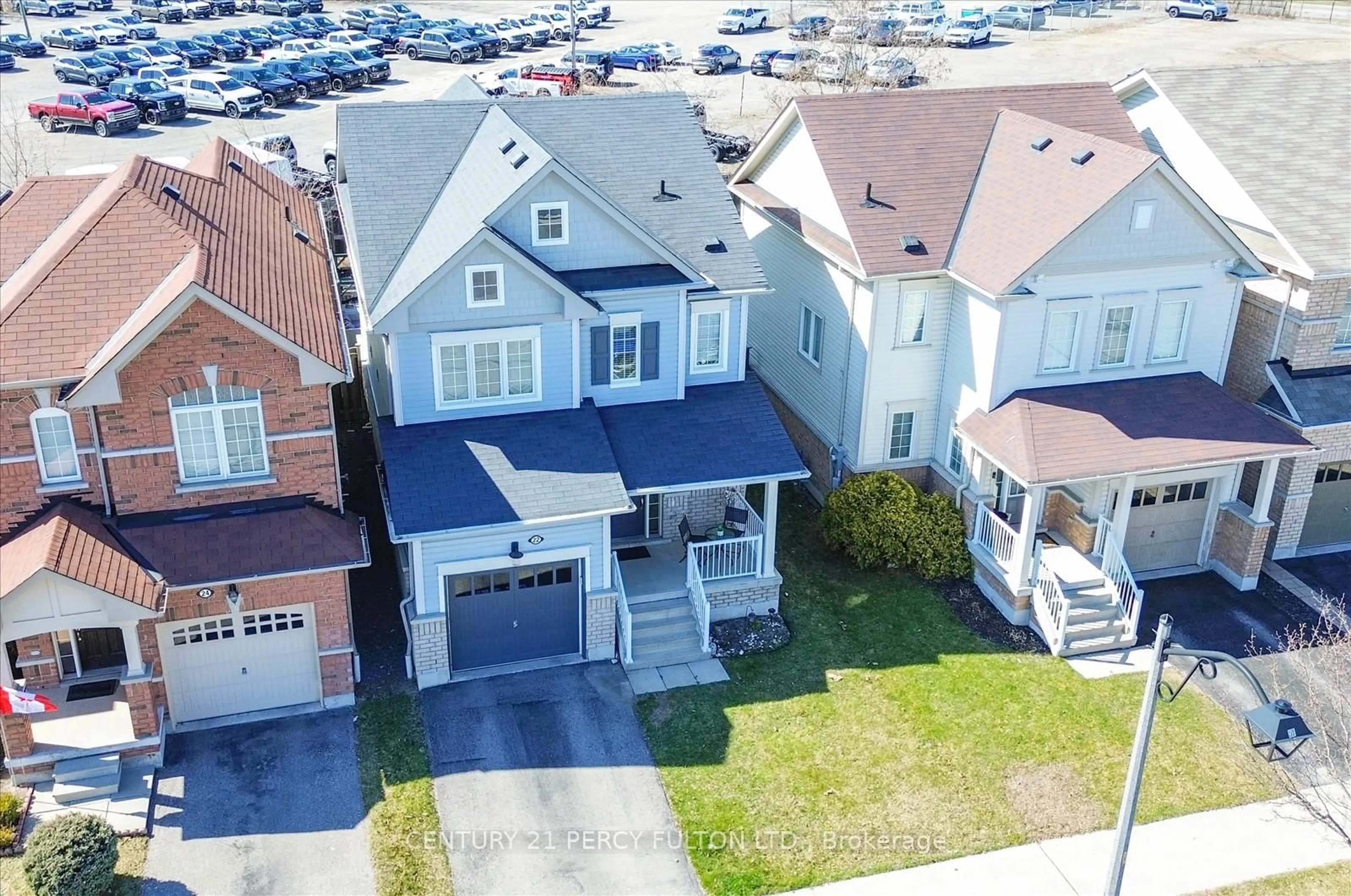 A pic from outside/outdoor area/front of a property/back of a property/a pic from drone, street for 22 Gallimere Crt, Whitby Ontario L1N 0J5