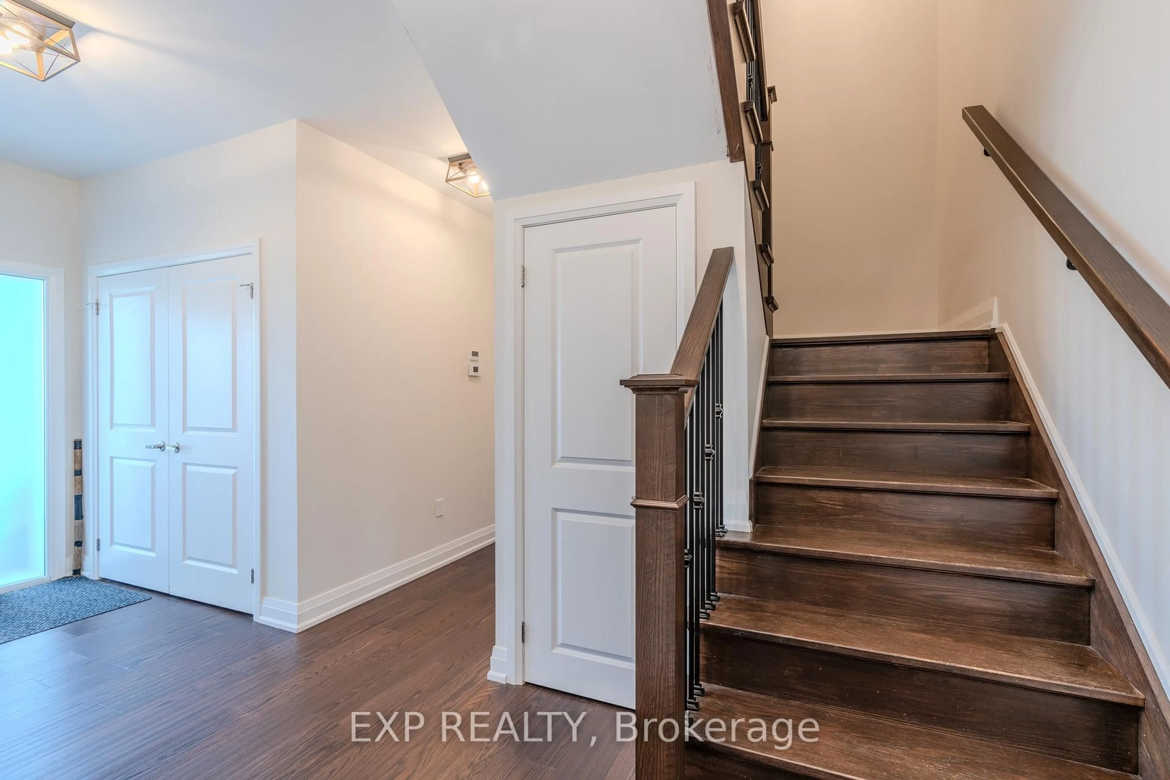 Indoor entryway for 3388 Courtice Rd, Clarington Ontario L1E 2L7