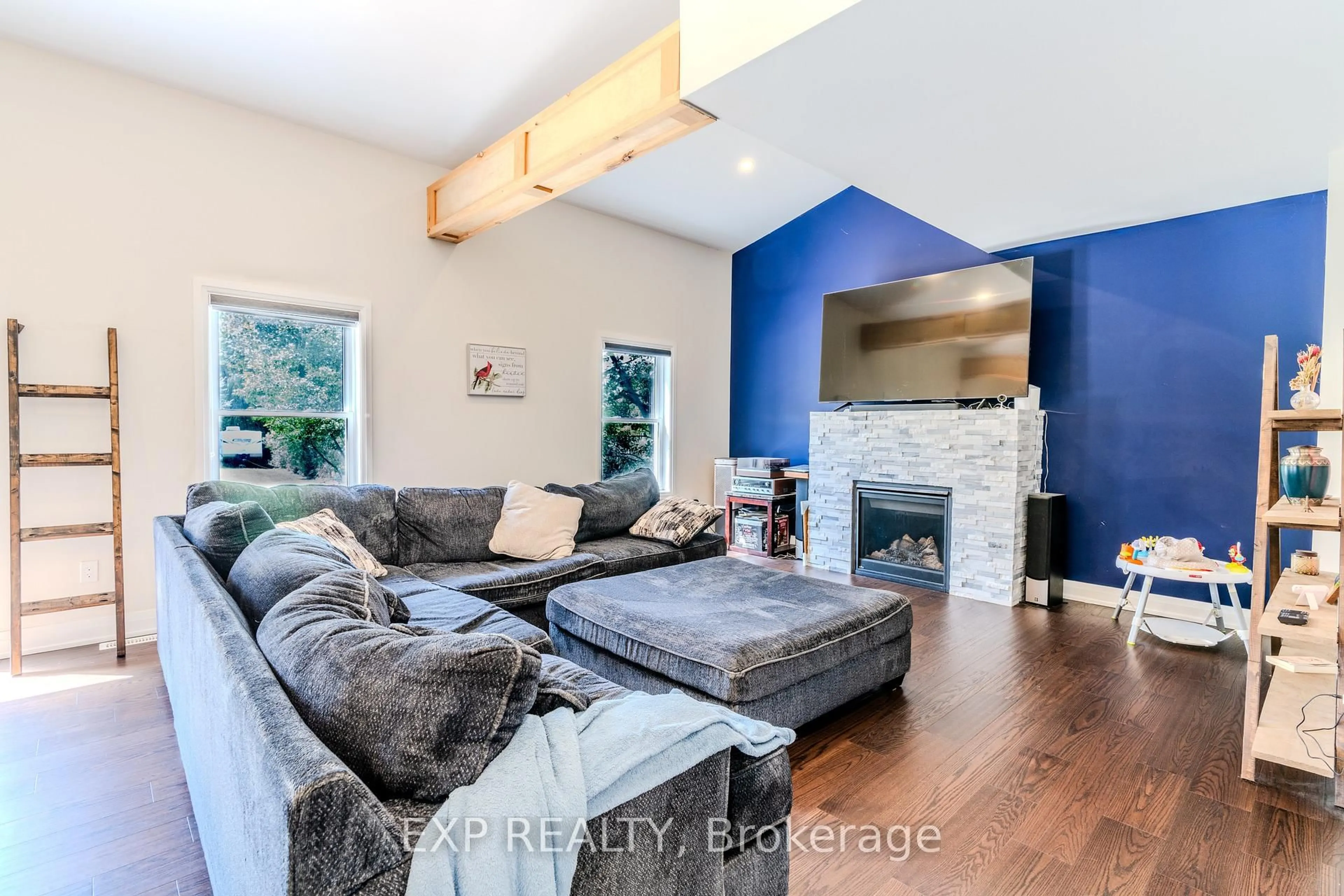Living room with furniture, wood/laminate floor for 3388 Courtice Rd, Clarington Ontario L1E 2L7