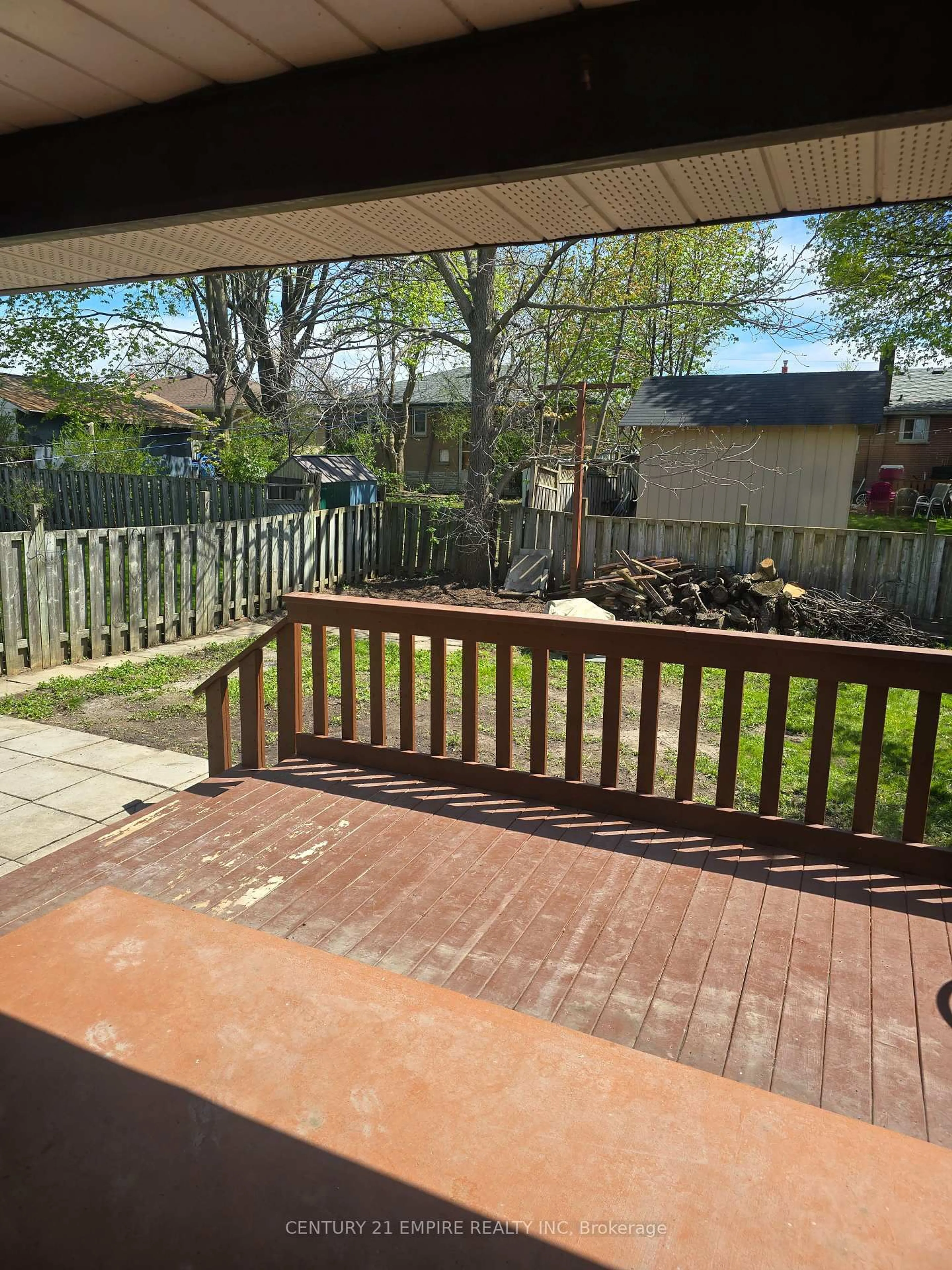 A pic from outside/outdoor area/front of a property/back of a property/a pic from drone, street for 719 Keates Ave, Oshawa Ontario L1H 7Y3