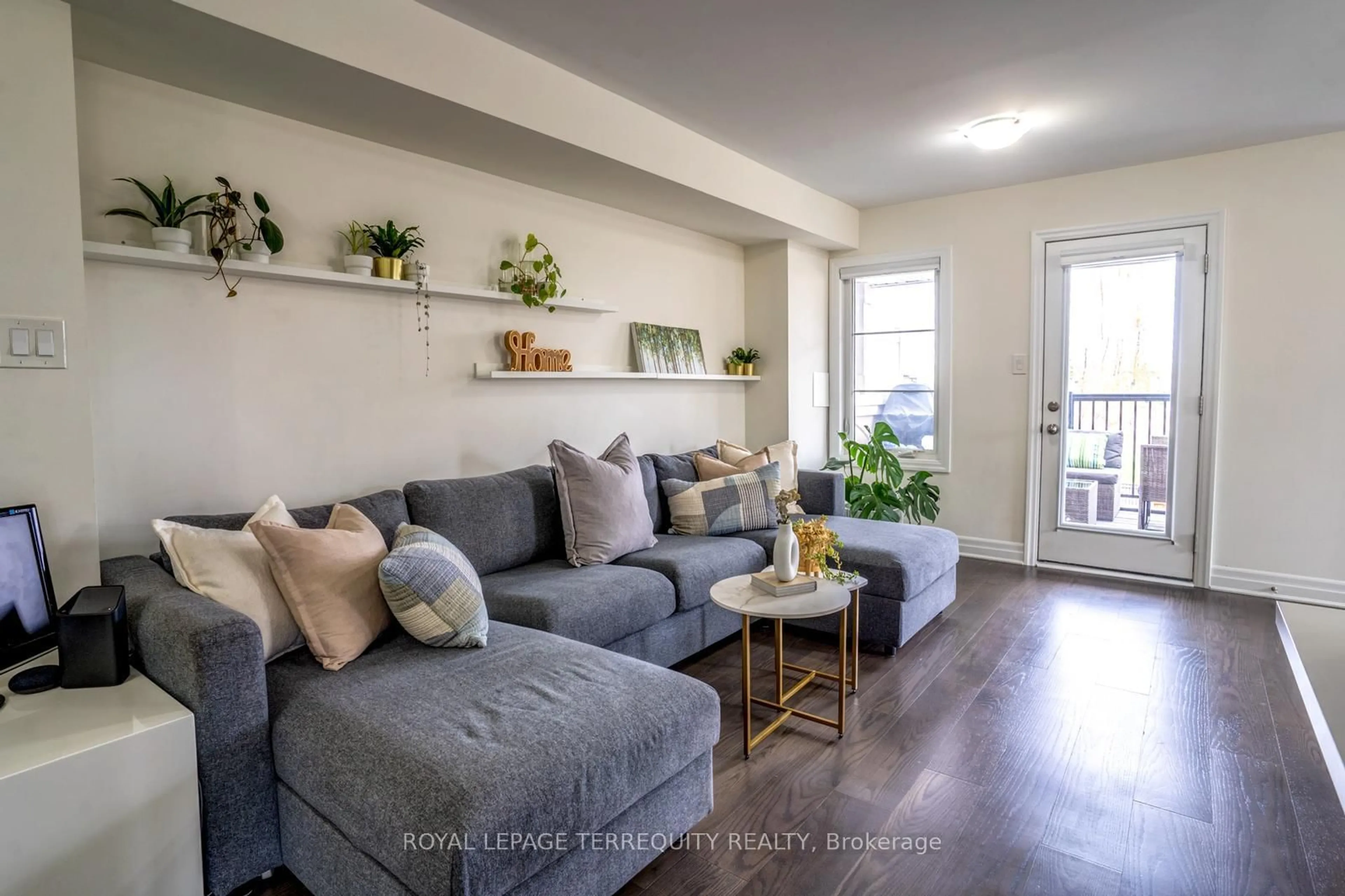 Living room with furniture, unknown for 72 Fusilier Dr, Toronto Ontario M1L 0J3