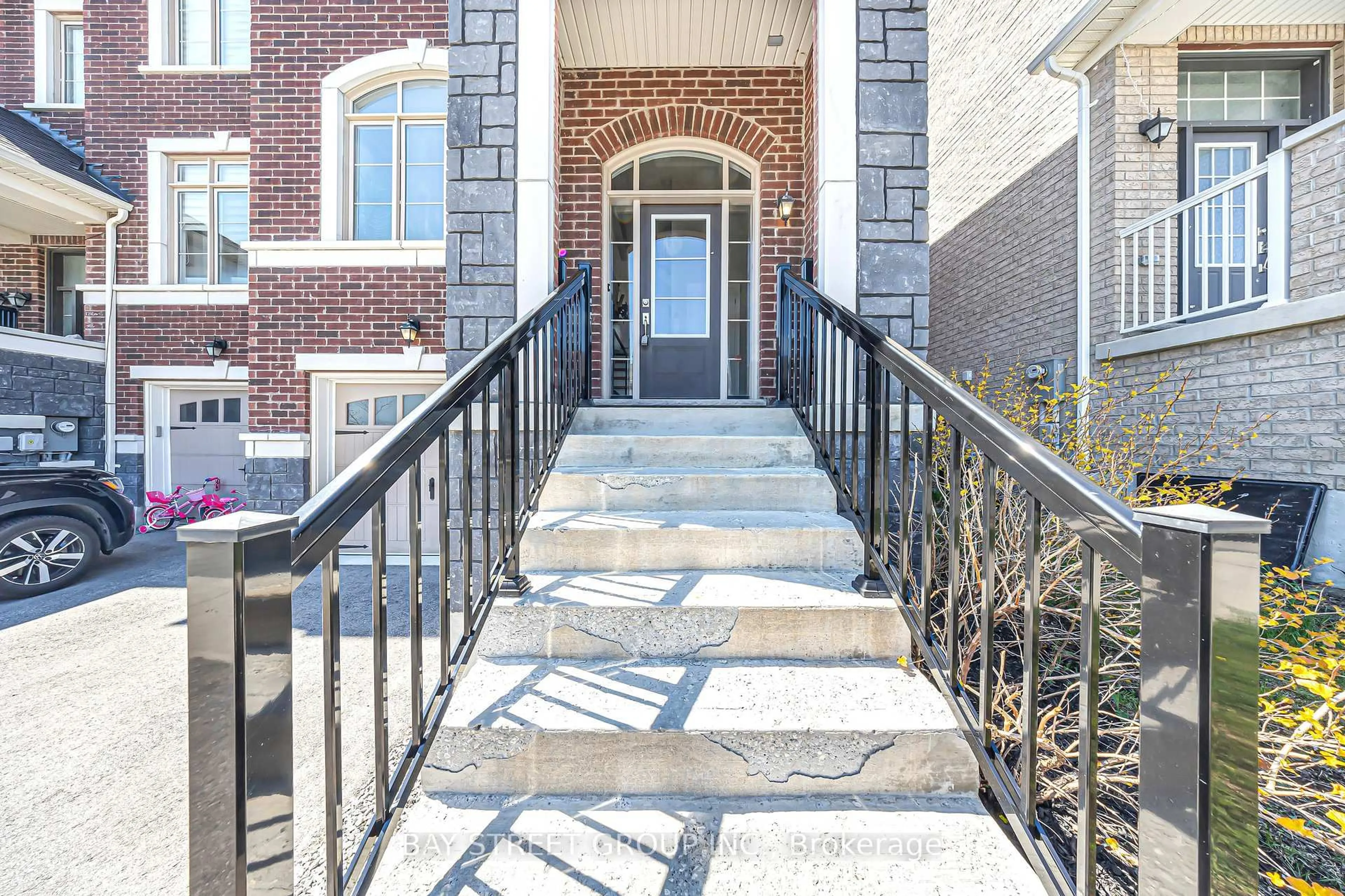 Stairs for 2488 Hibiscus Dr, Pickering Ontario L1X 0G7