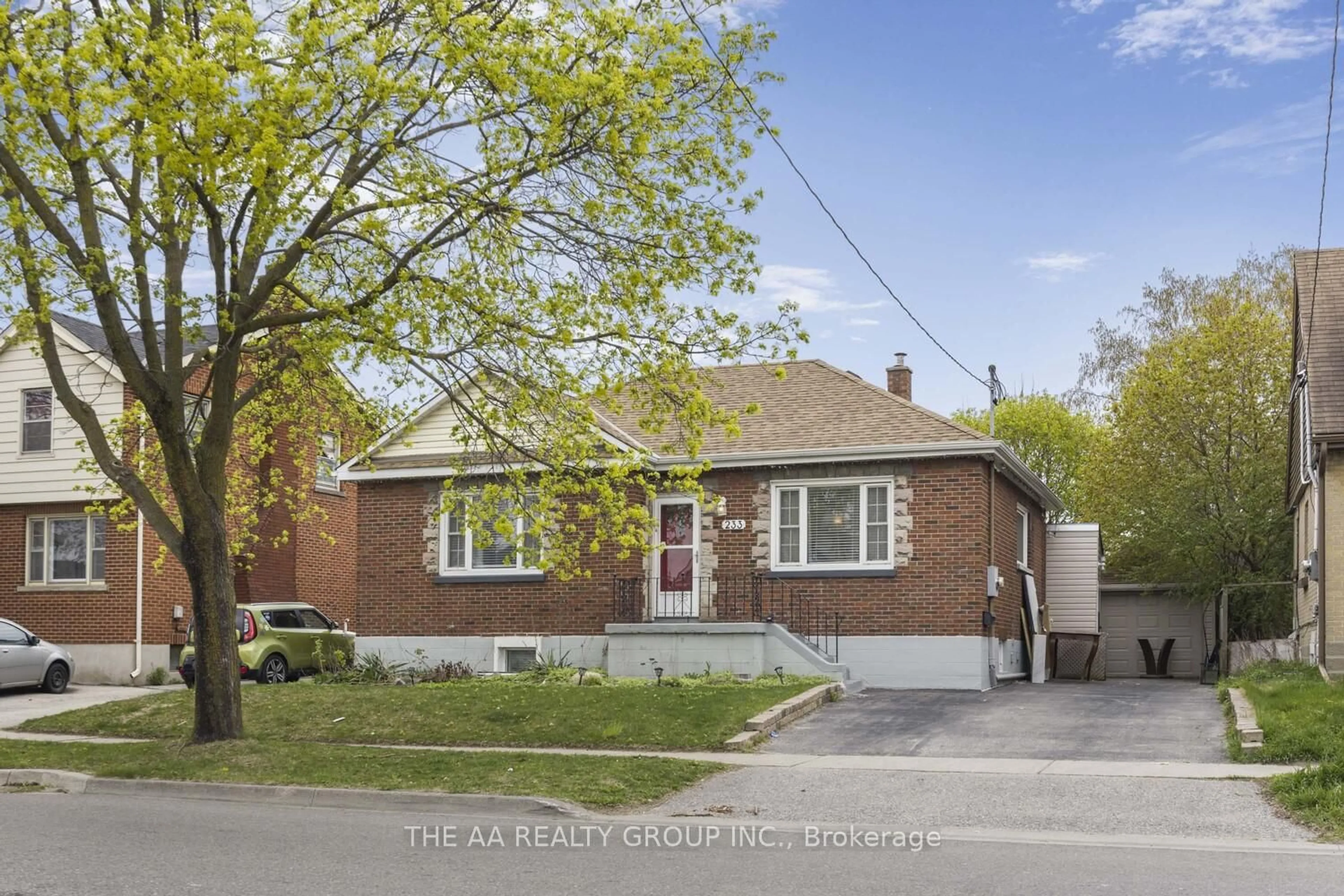 Home with brick exterior material, street for 233 Mcnaughton Ave, Oshawa Ontario L1H 3B7
