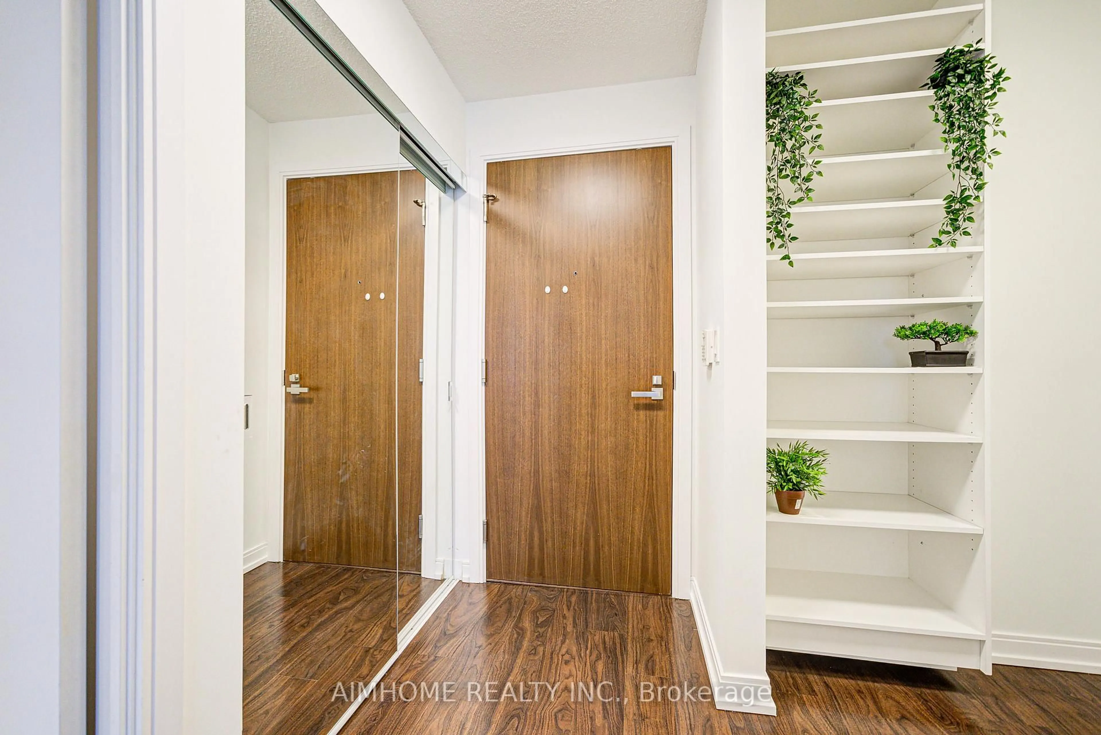 Indoor entryway for 255 Village Green Sq #604, Toronto Ontario M1S 0L3