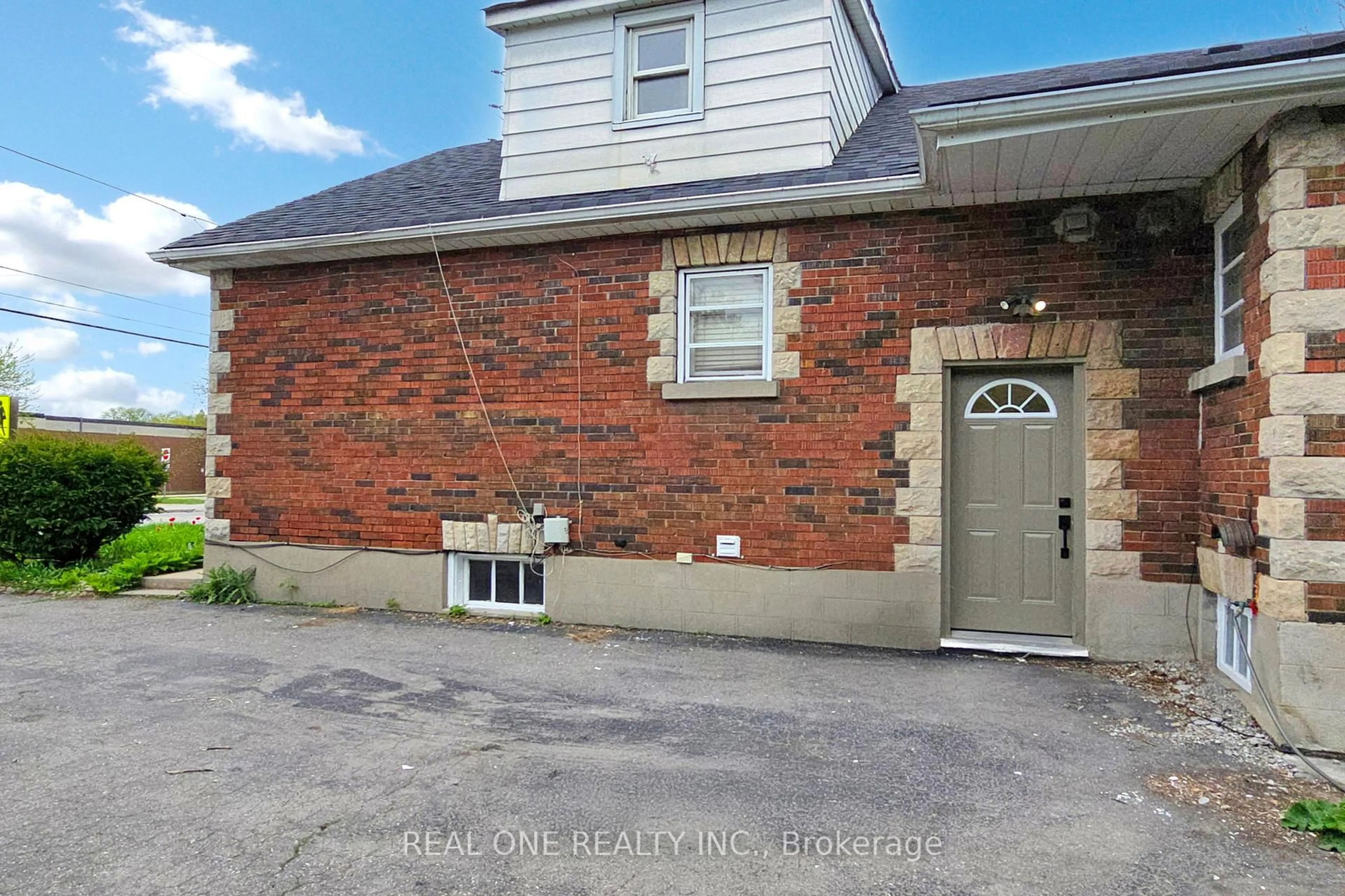 Home with brick exterior material, street for 136 Gibb St, Oshawa Ontario L1J 1Y5