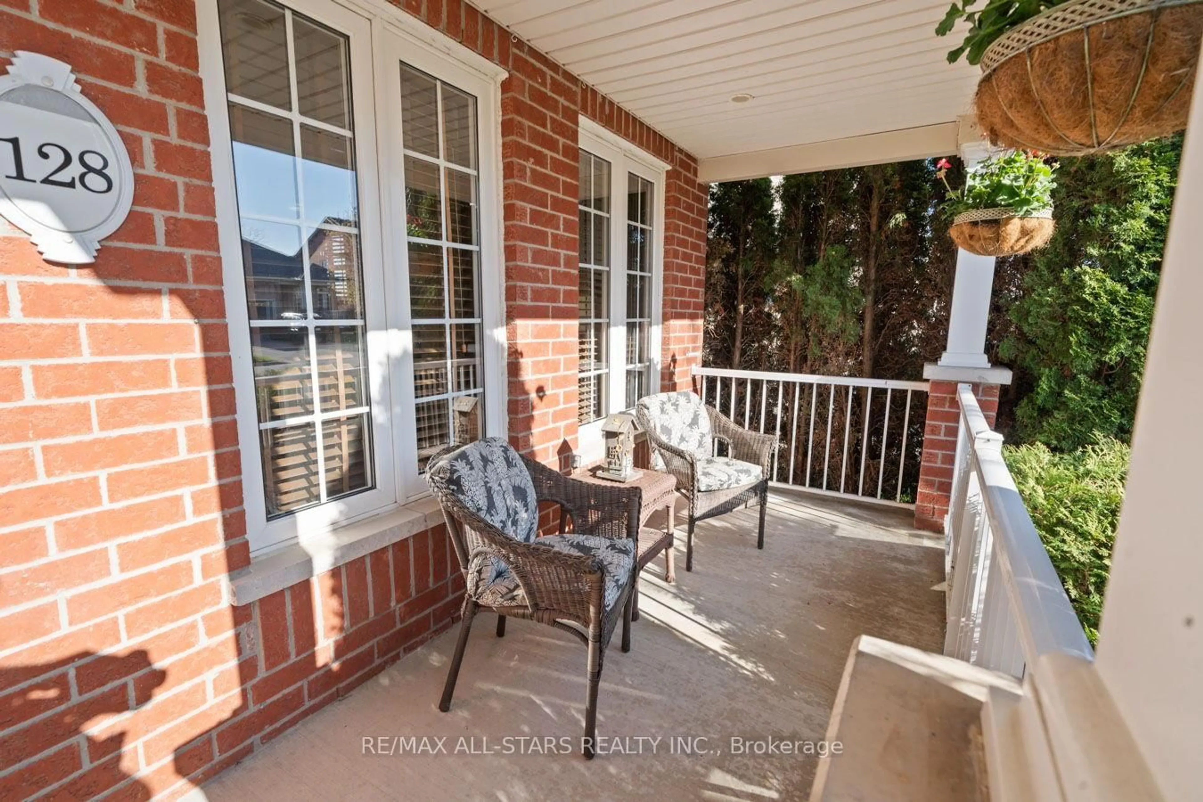 Patio, street for 128 Earl Cuddie Blvd, Scugog Ontario L9L 1E8