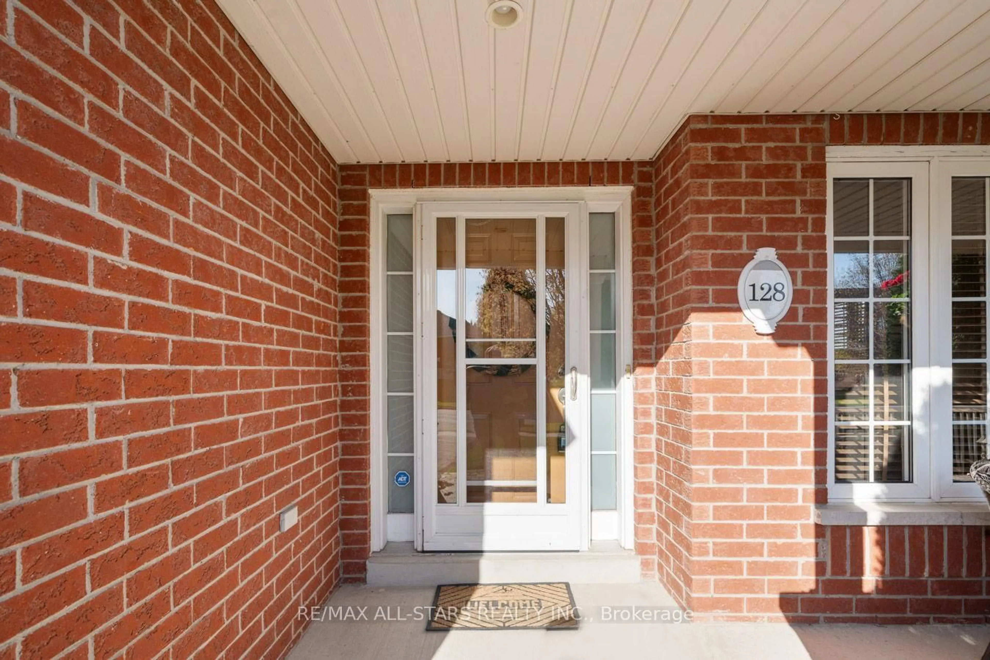 Indoor entryway for 128 Earl Cuddie Blvd, Scugog Ontario L9L 1E8