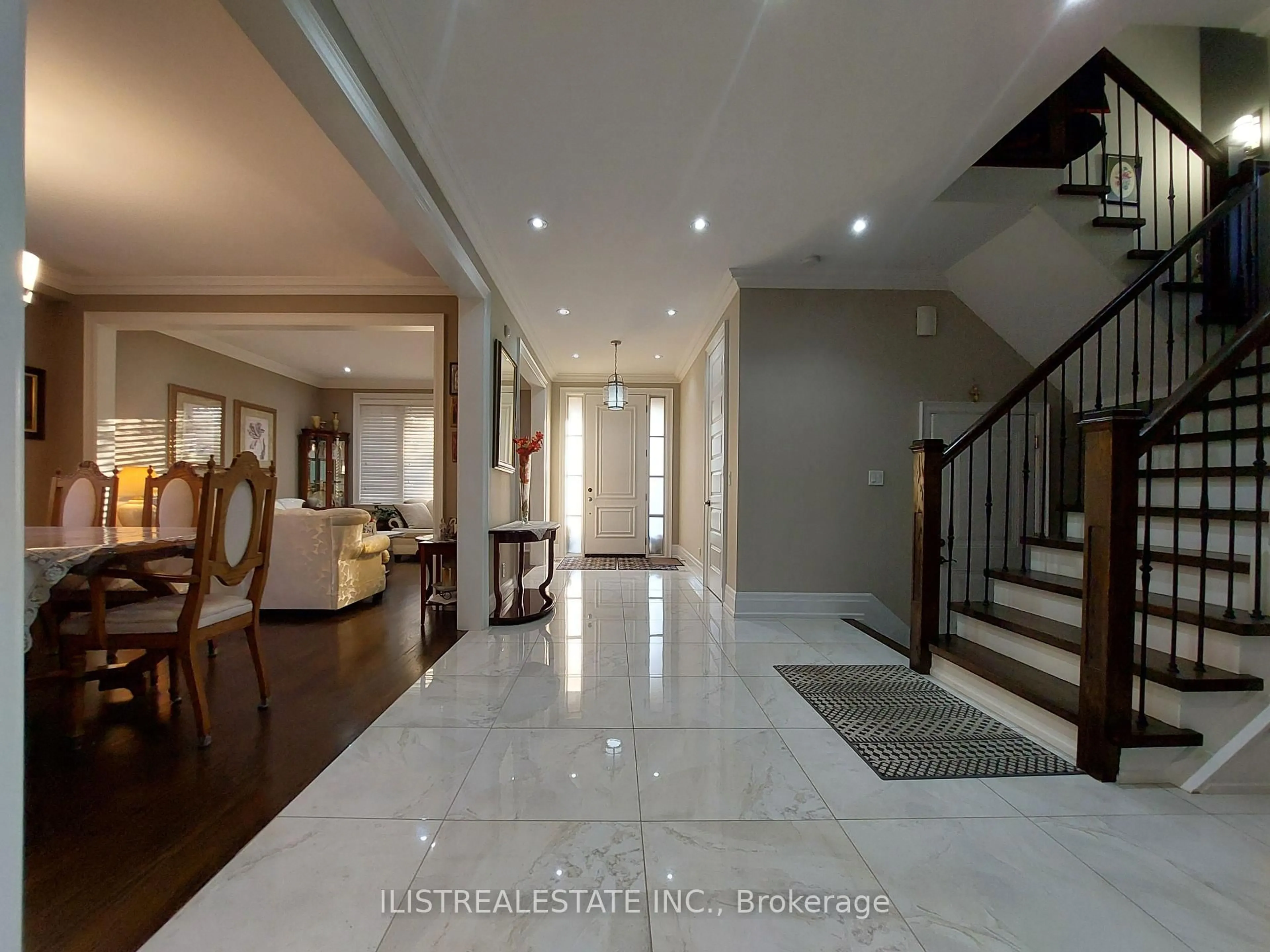 Indoor foyer for 59 Princemere Cres, Toronto Ontario M1R 3X1