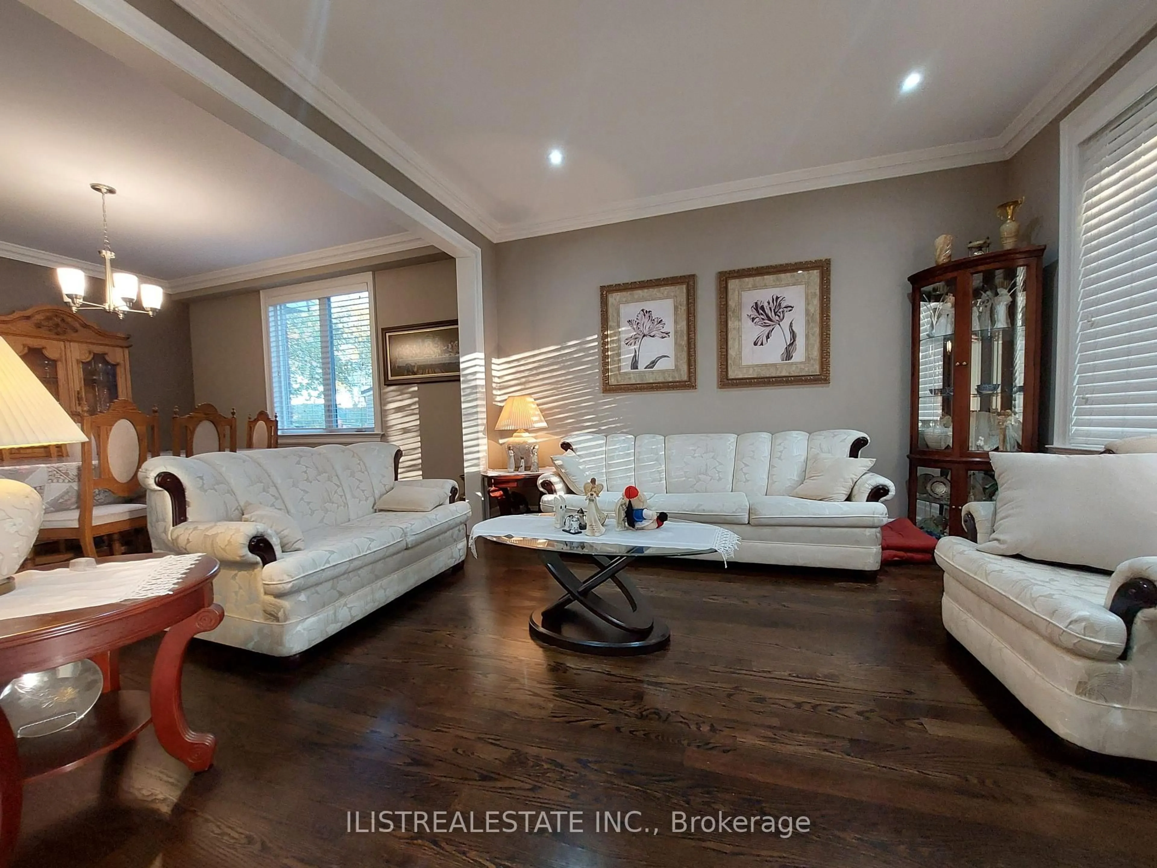 Living room with furniture, wood/laminate floor for 59 Princemere Cres, Toronto Ontario M1R 3X1