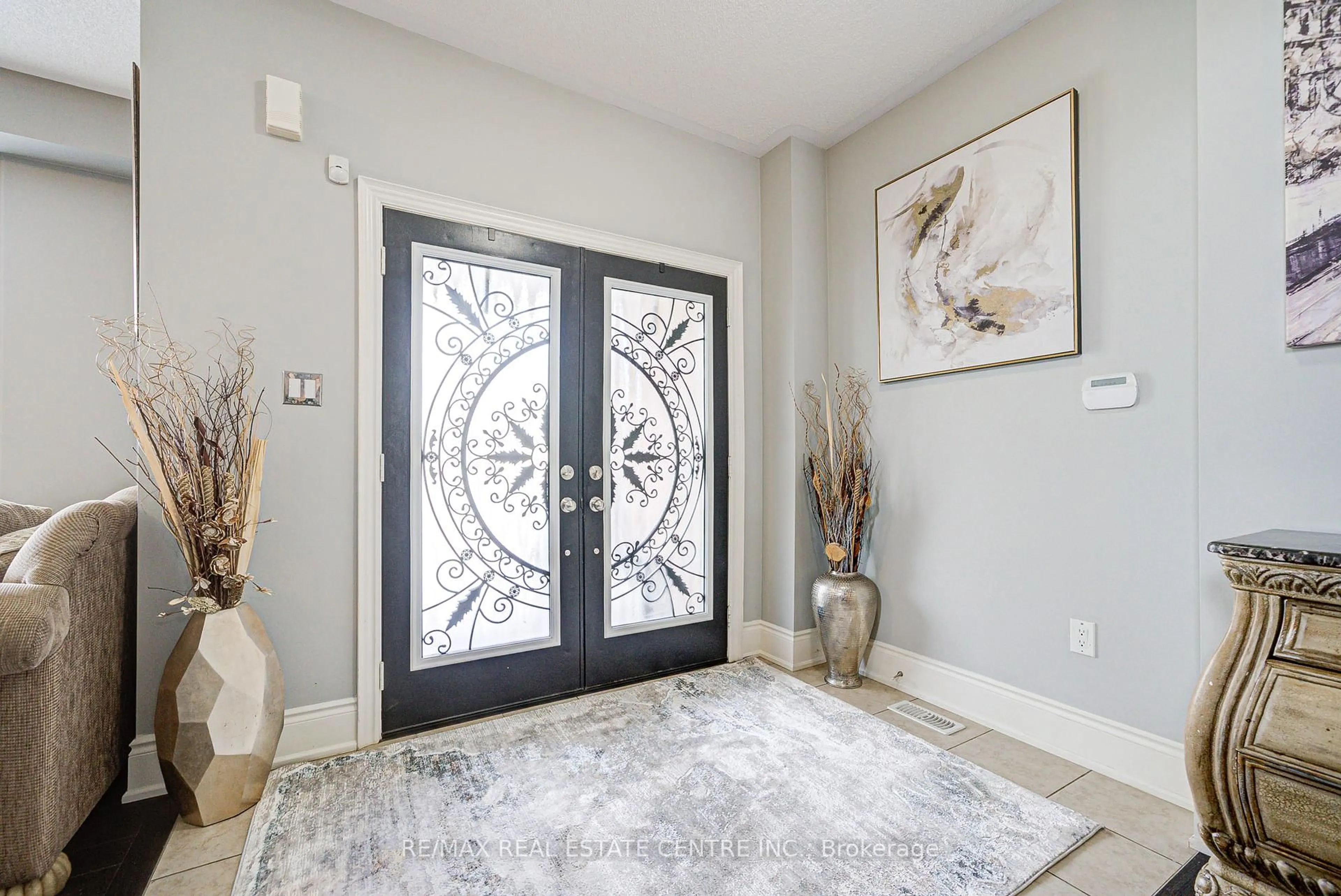 Indoor entryway for 1981 Kurelo Dr, Oshawa Ontario L1K 0W8