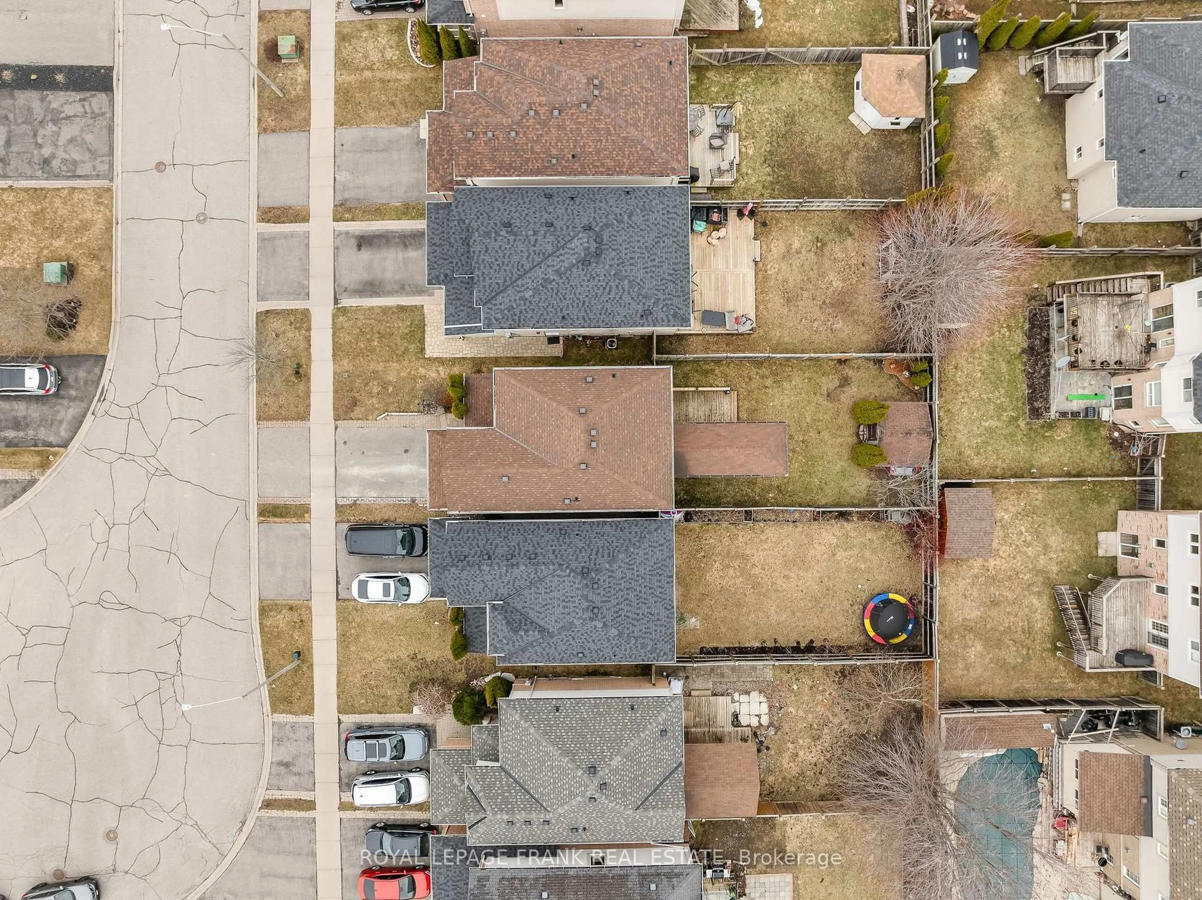 A pic from outside/outdoor area/front of a property/back of a property/a pic from drone, street for 42 Childs Crt, Clarington Ontario L1C 5P2