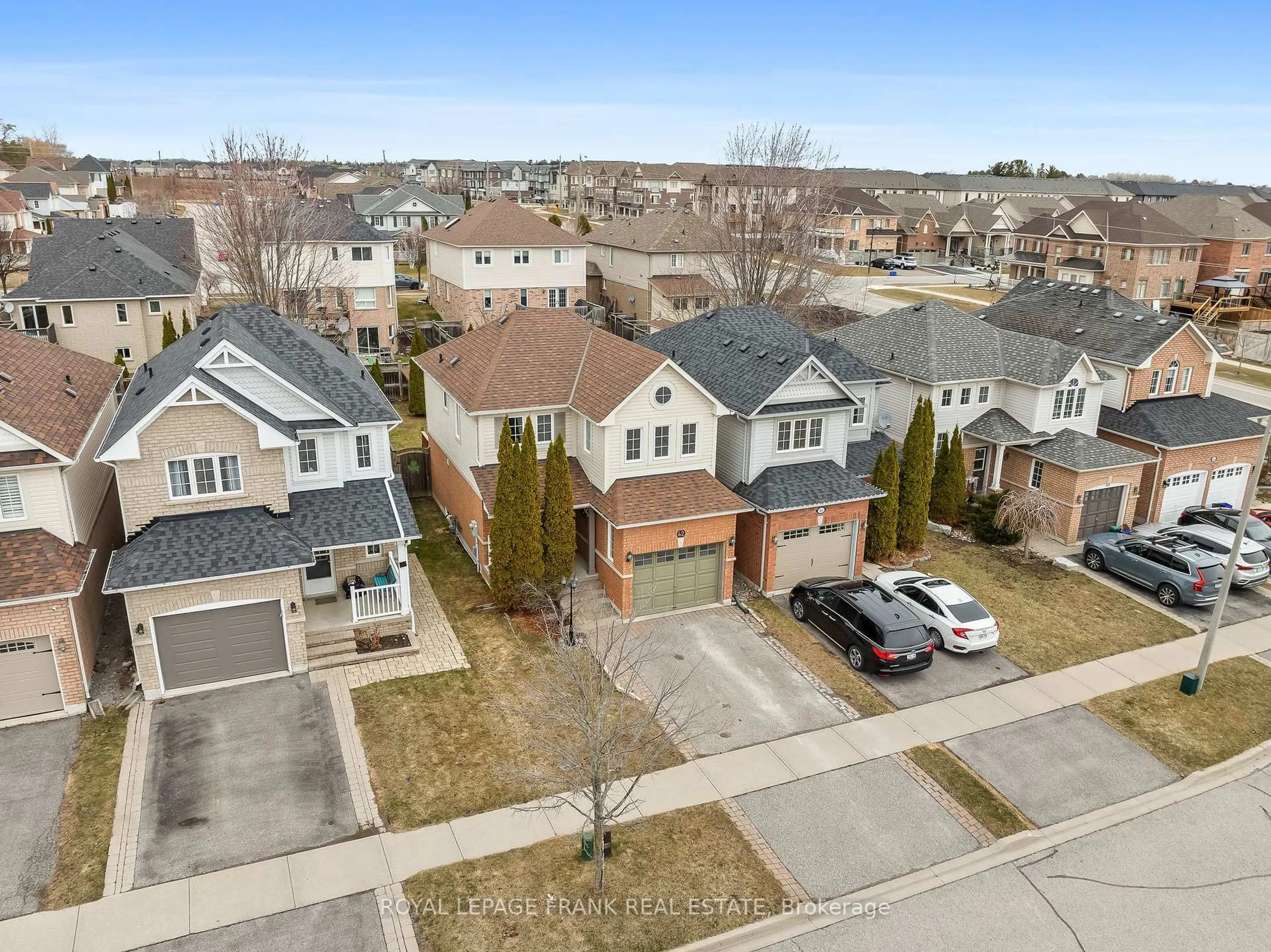 A pic from outside/outdoor area/front of a property/back of a property/a pic from drone, street for 42 Childs Crt, Clarington Ontario L1C 5P2