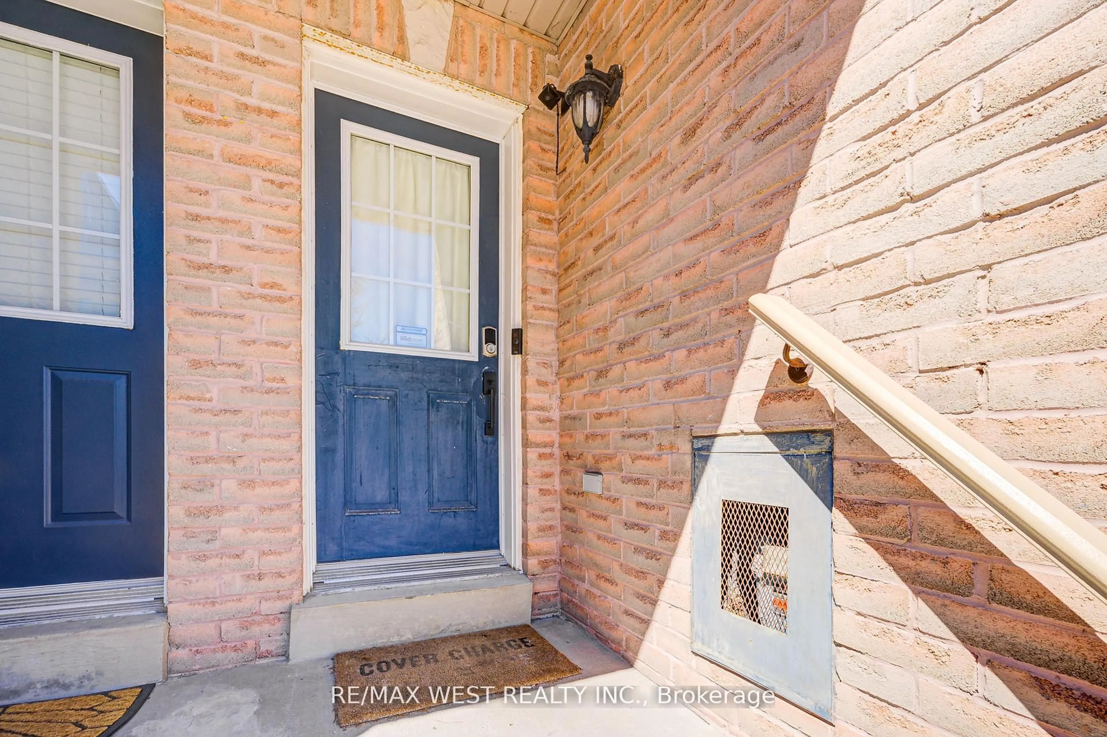Indoor entryway for 735 Sheppard Ave #65, Pickering Ontario L1V 7K5