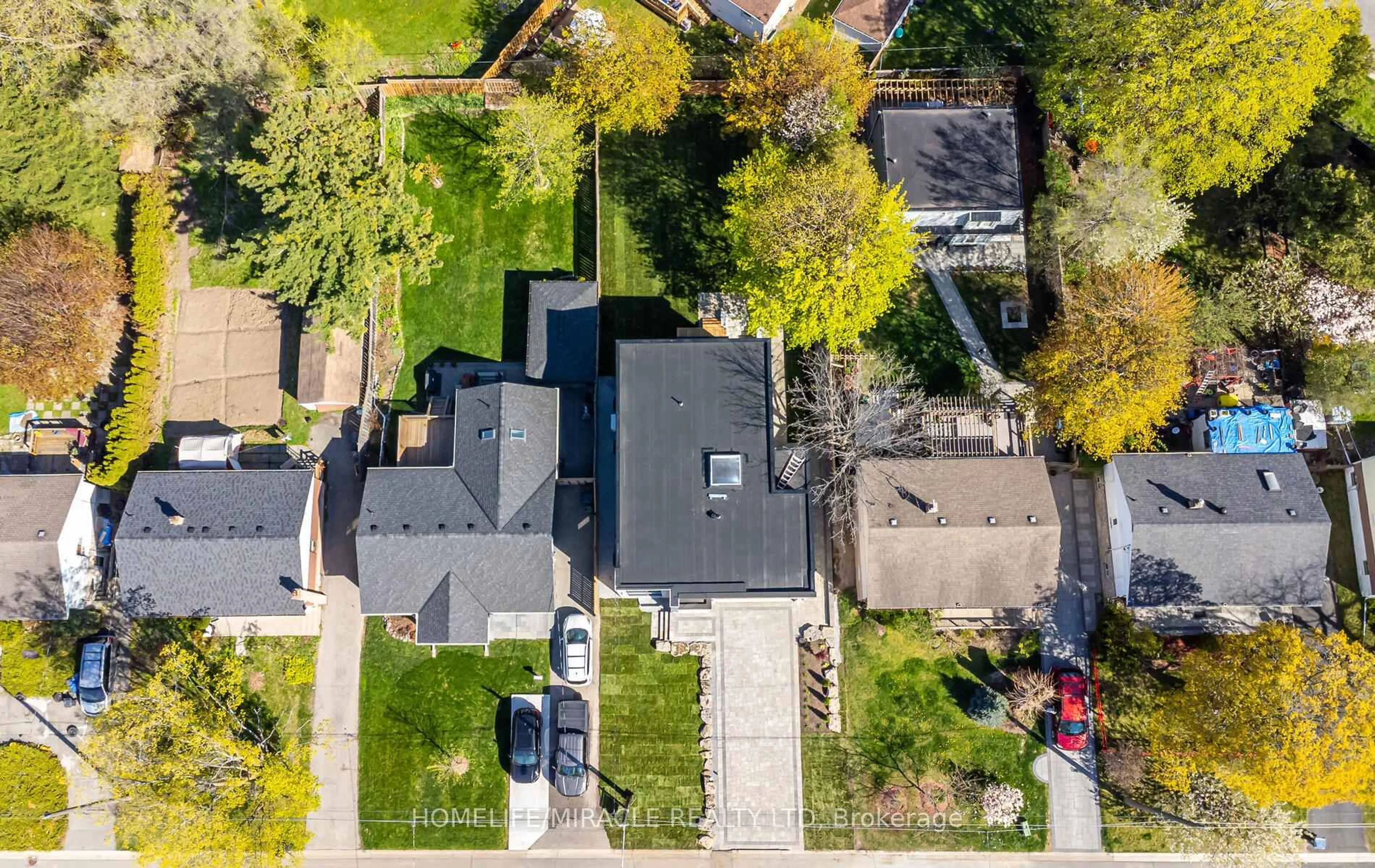 A pic from outside/outdoor area/front of a property/back of a property/a pic from drone, street for 55 Adanac Dr, Toronto Ontario M1M 2E6