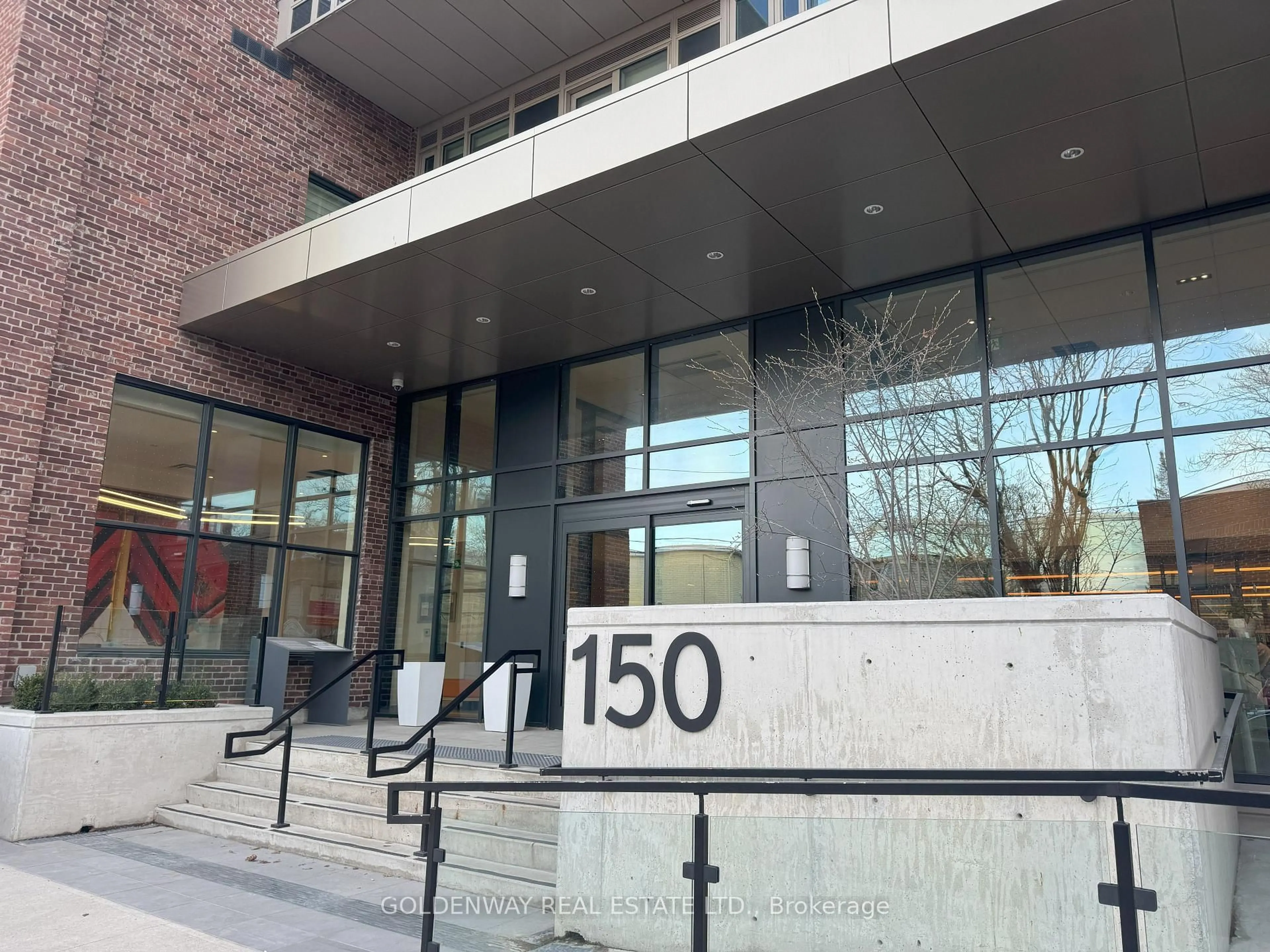 Indoor foyer for 150 Logan Ave #541, Toronto Ontario M4M 0E4