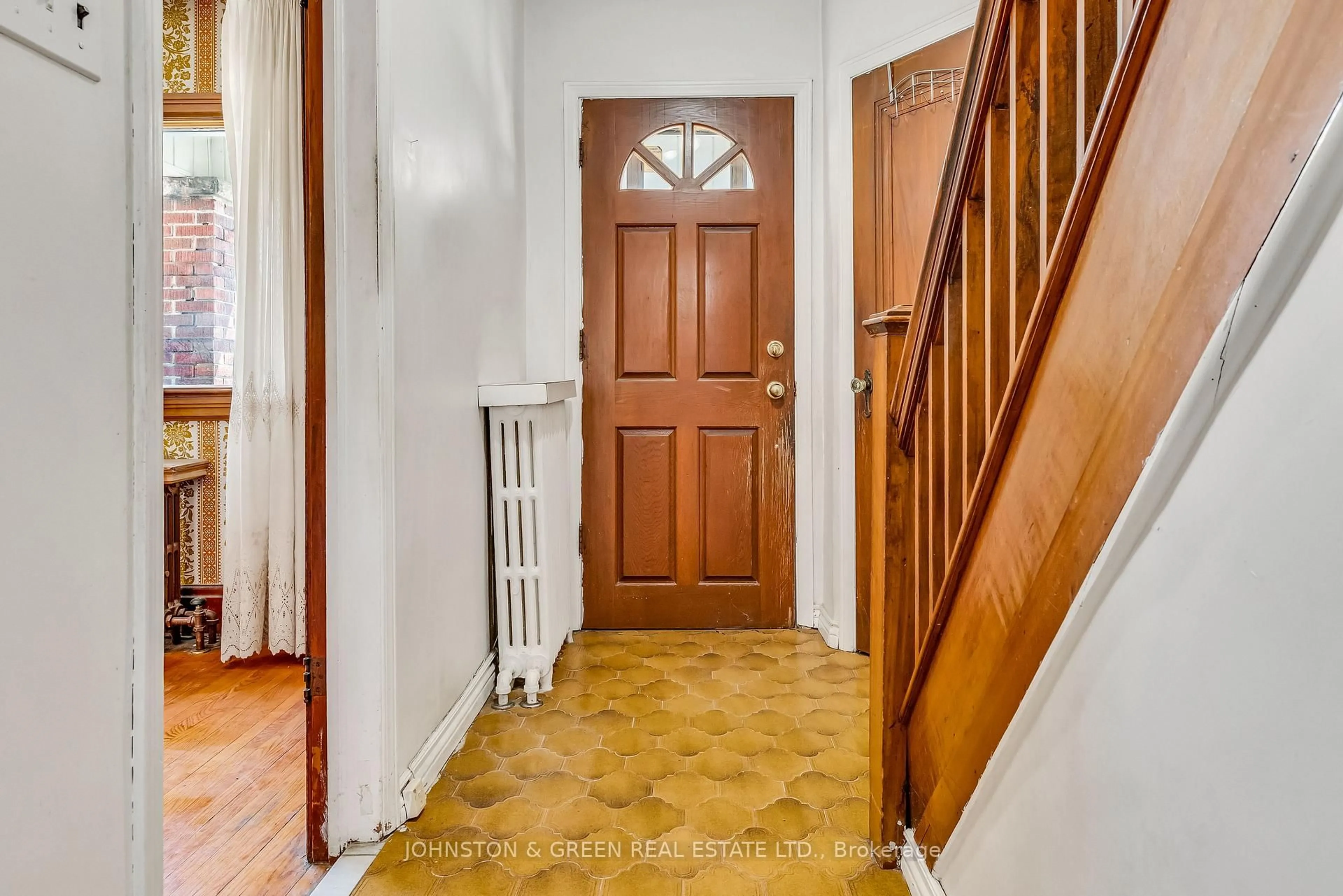 Indoor entryway for 416 Mortimer Ave, Toronto Ontario M4J 2E9