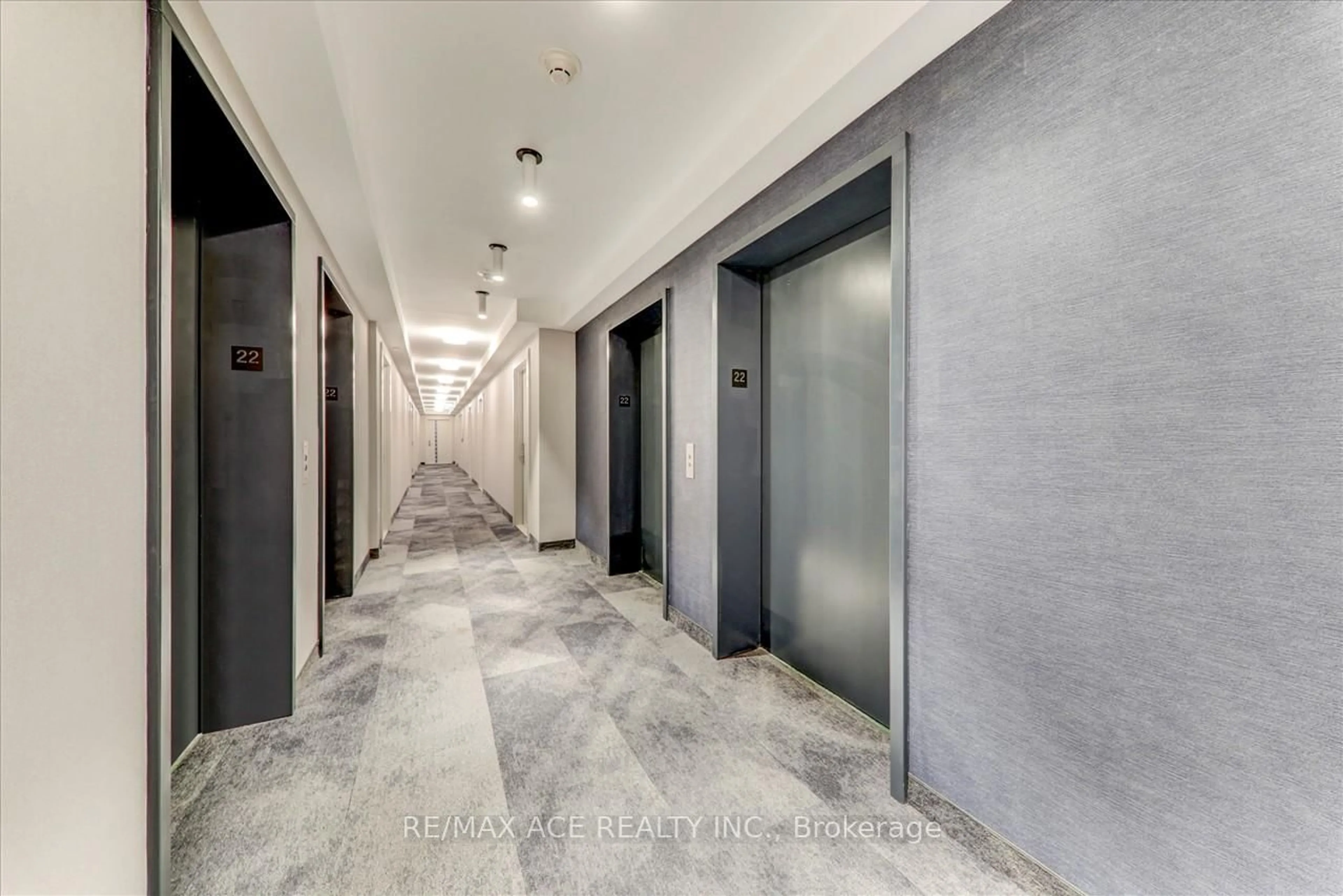 Indoor foyer for 2550 Simcoe St #2208, Oshawa Ontario L1L 0R5